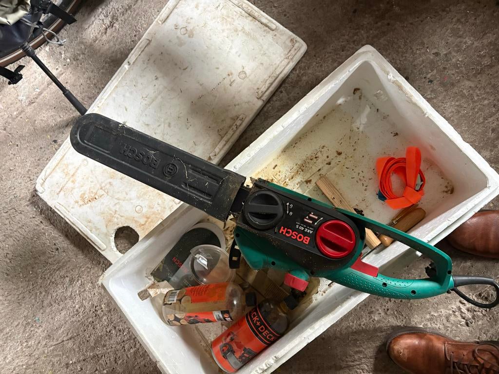 Bosch Elektrische Kettingzaag AKE 40 S - 1800W, 40cm zaagbla, Tuin en Terras, Ophalen, Zo goed als nieuw, Overige soorten