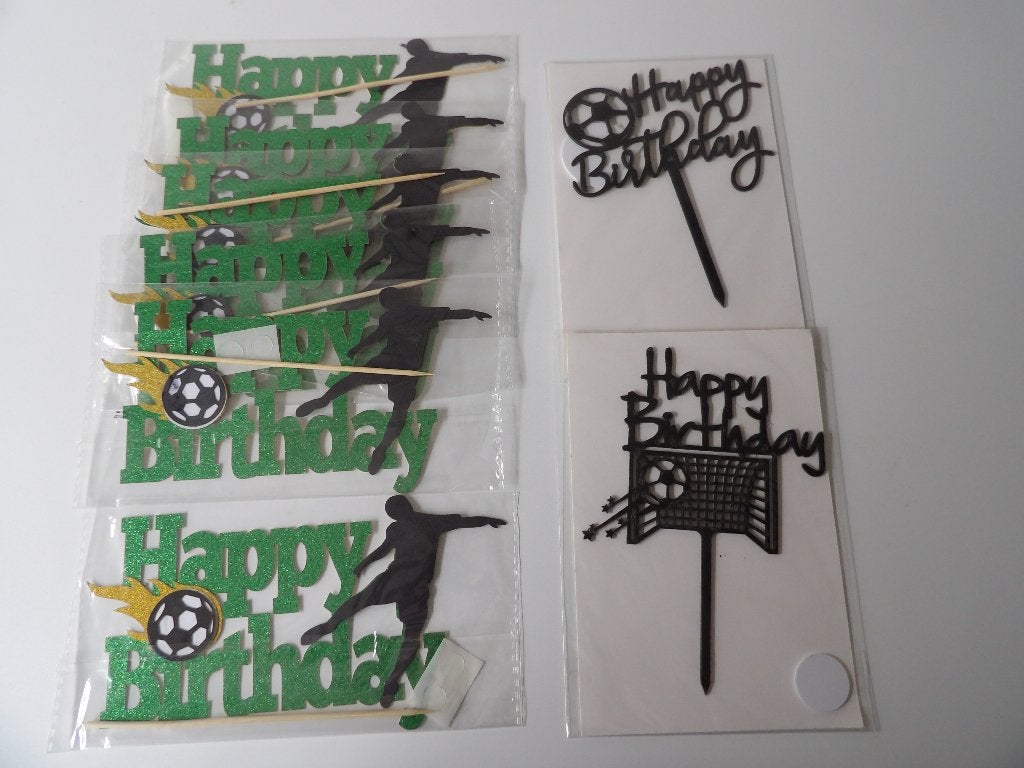 nieuw 2x acryl + 6x karton glitter taarttoppers voetbal, Ophalen of Verzenden, Nieuw, Taarten, Versiering