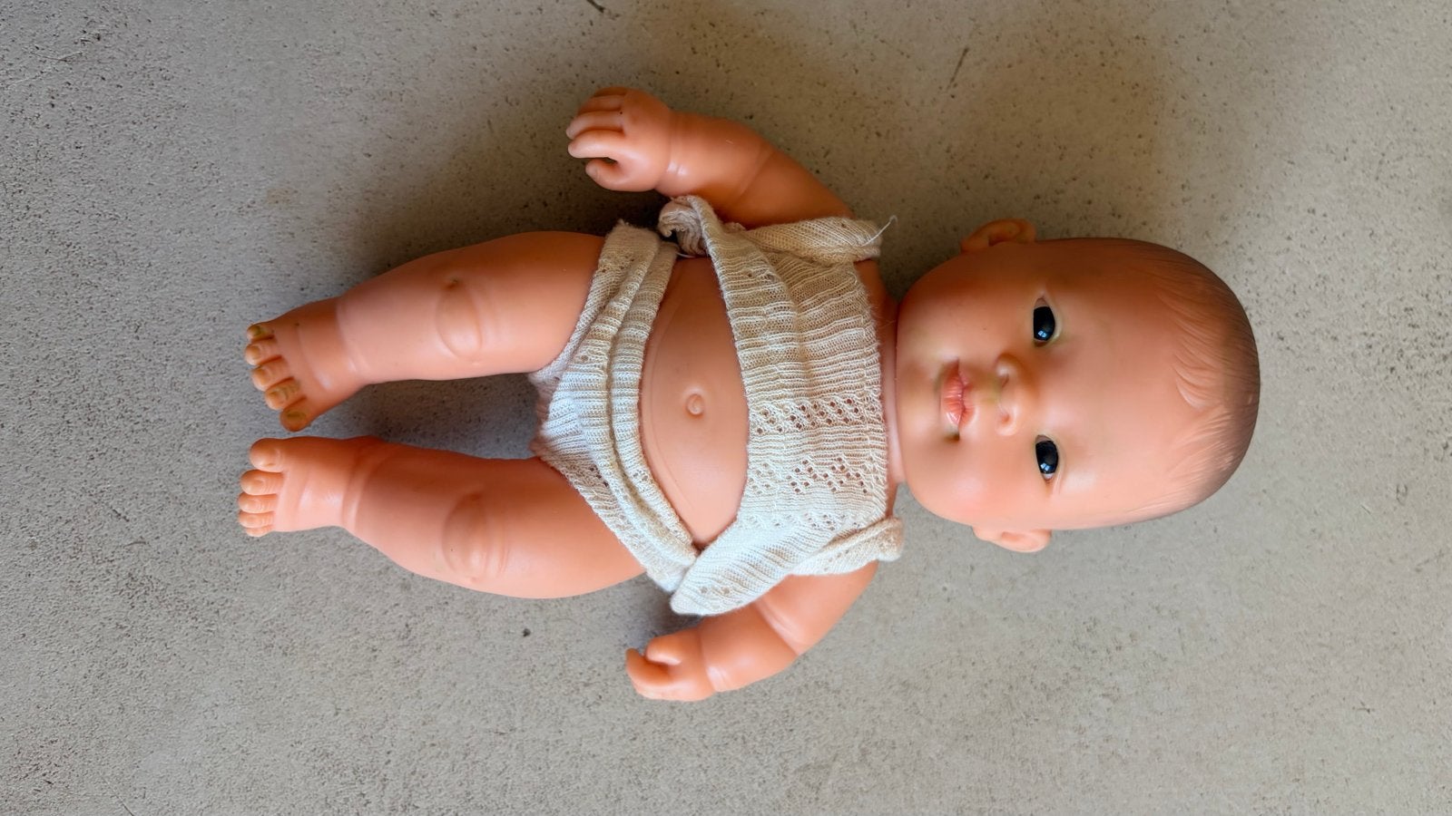 Babypop met kleding - Zo goed als nieuw, Ophalen of Verzenden, Zo goed als nieuw, Babypop