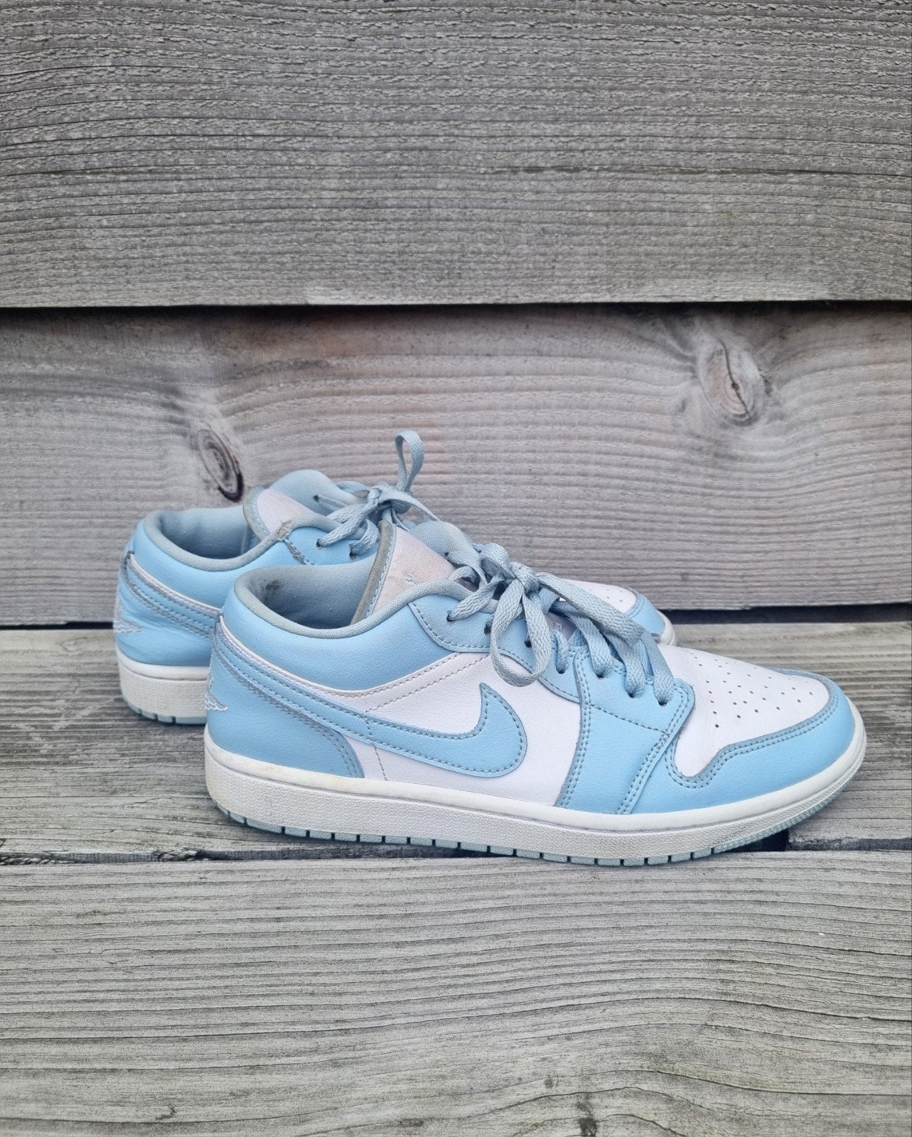 Nike Air Jordan 1 Low UNC  maat 42 ice blue dames sneakers, Kleding | Dames, Schoenen, Nike Air Jordan, Sneakers of Gympen, Gedragen