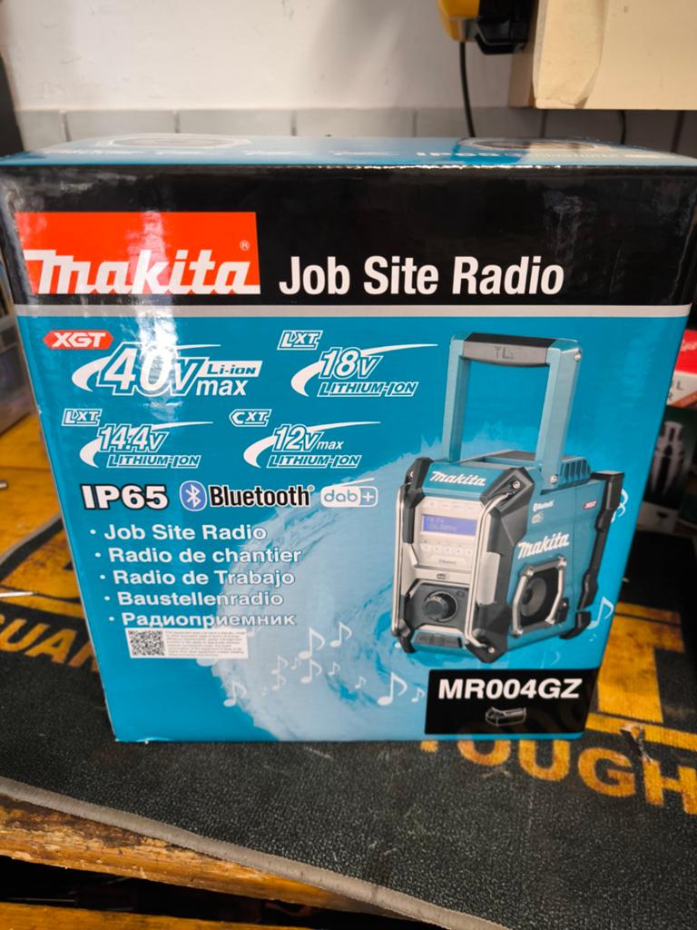 Makita MR004GZ Job Site Radio - Nieuw in Doos, Audio, Tv en Foto, Radio's, Ophalen, Nieuw, Bouwradio