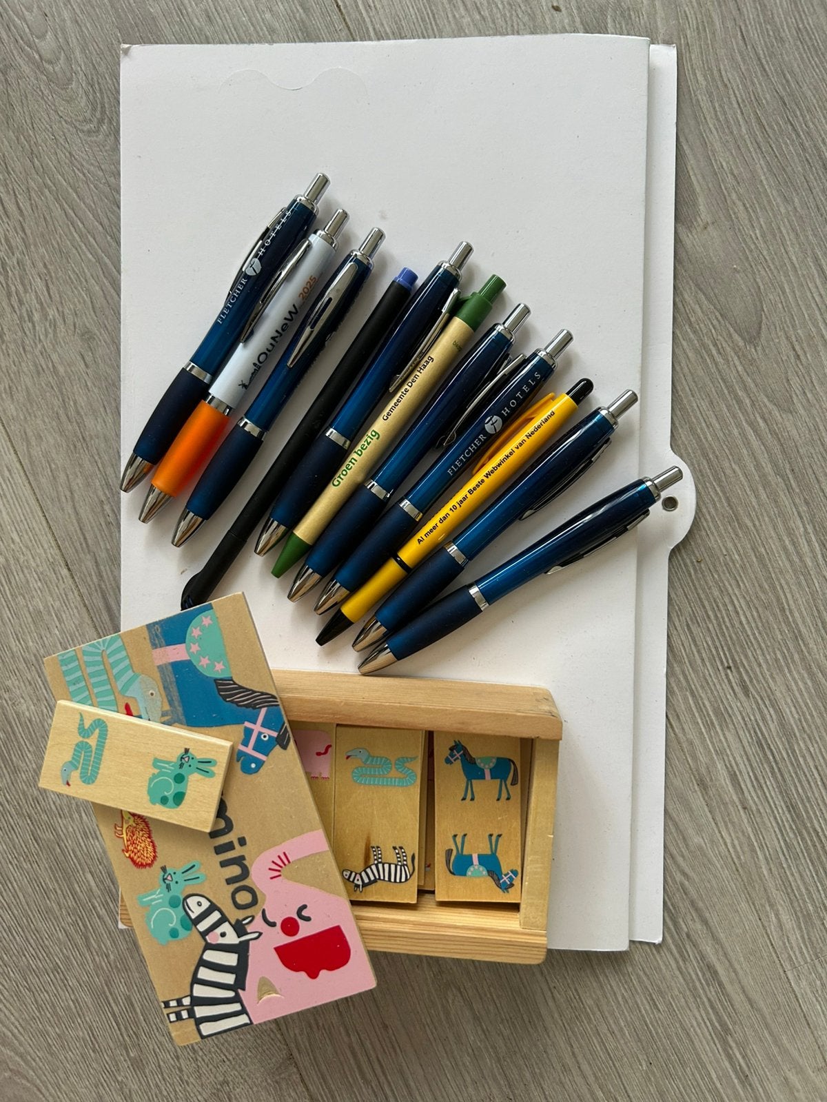 Kalender meer talig  met kado bijna gratis, Ophalen of Verzenden, Maandkalender, Nieuw