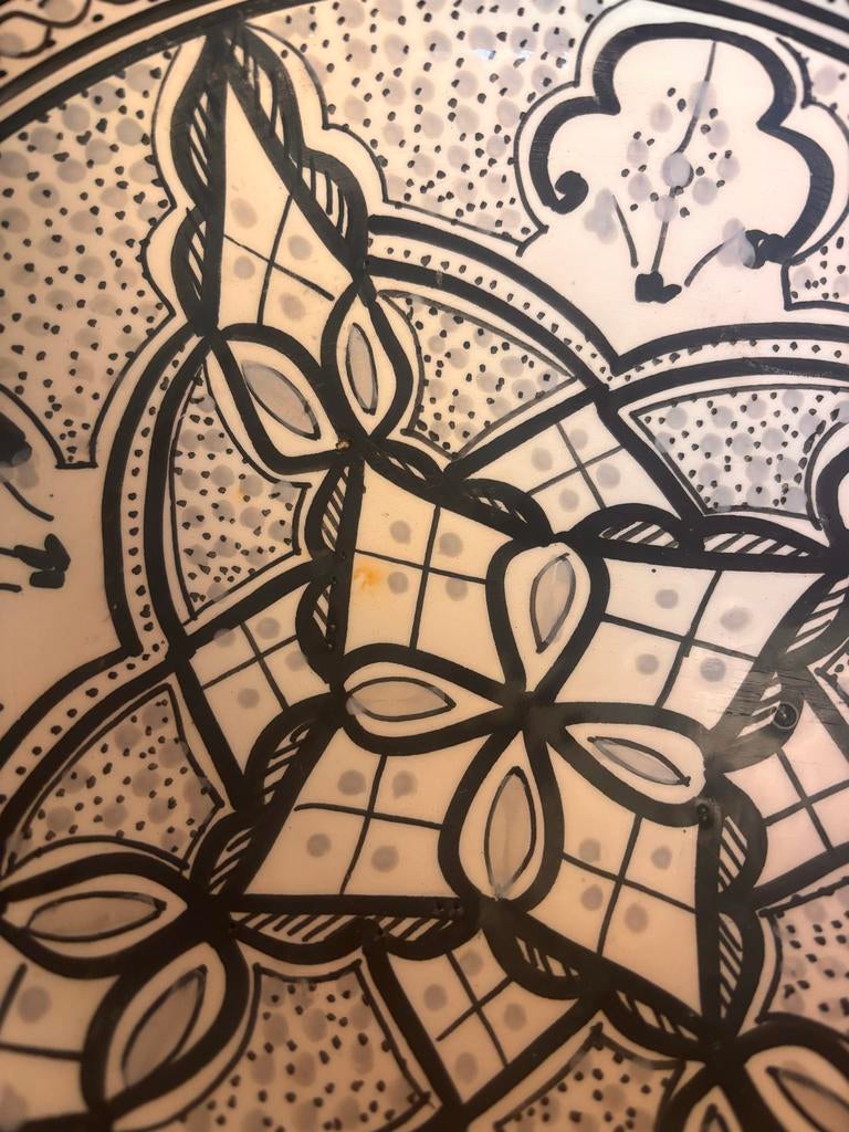 Handgemaakte Tunesische schaal - Zwart-wit decor, Antiek en Kunst, Ophalen of Verzenden