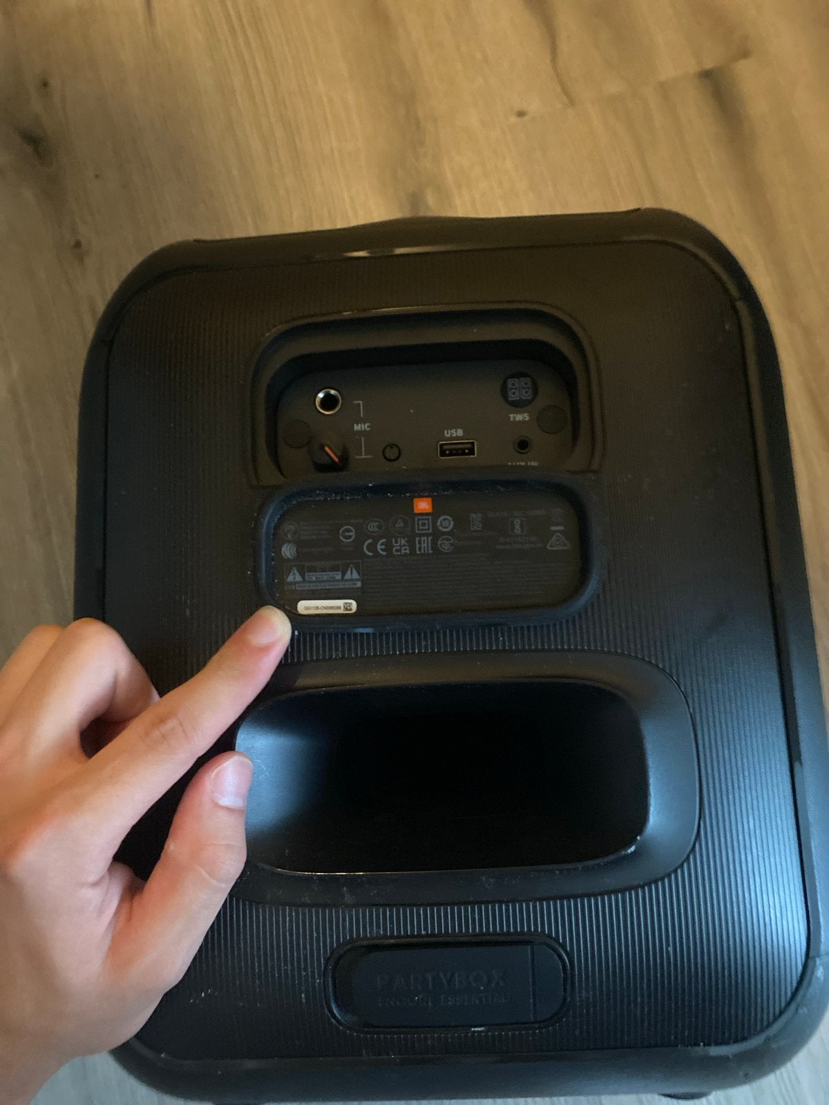 Foto 3 van JBL PartyBox Encore Essential + doos + lader