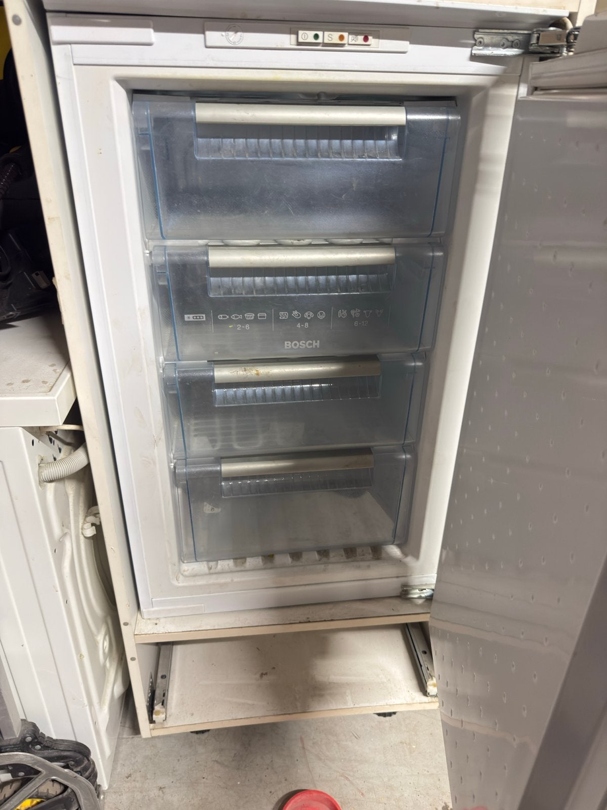 Bosch Inbouw Vrieskast - Perfect voor uw keuken, Gebruikt, 120 tot 140 cm, Minder dan 60 cm, Inbouw