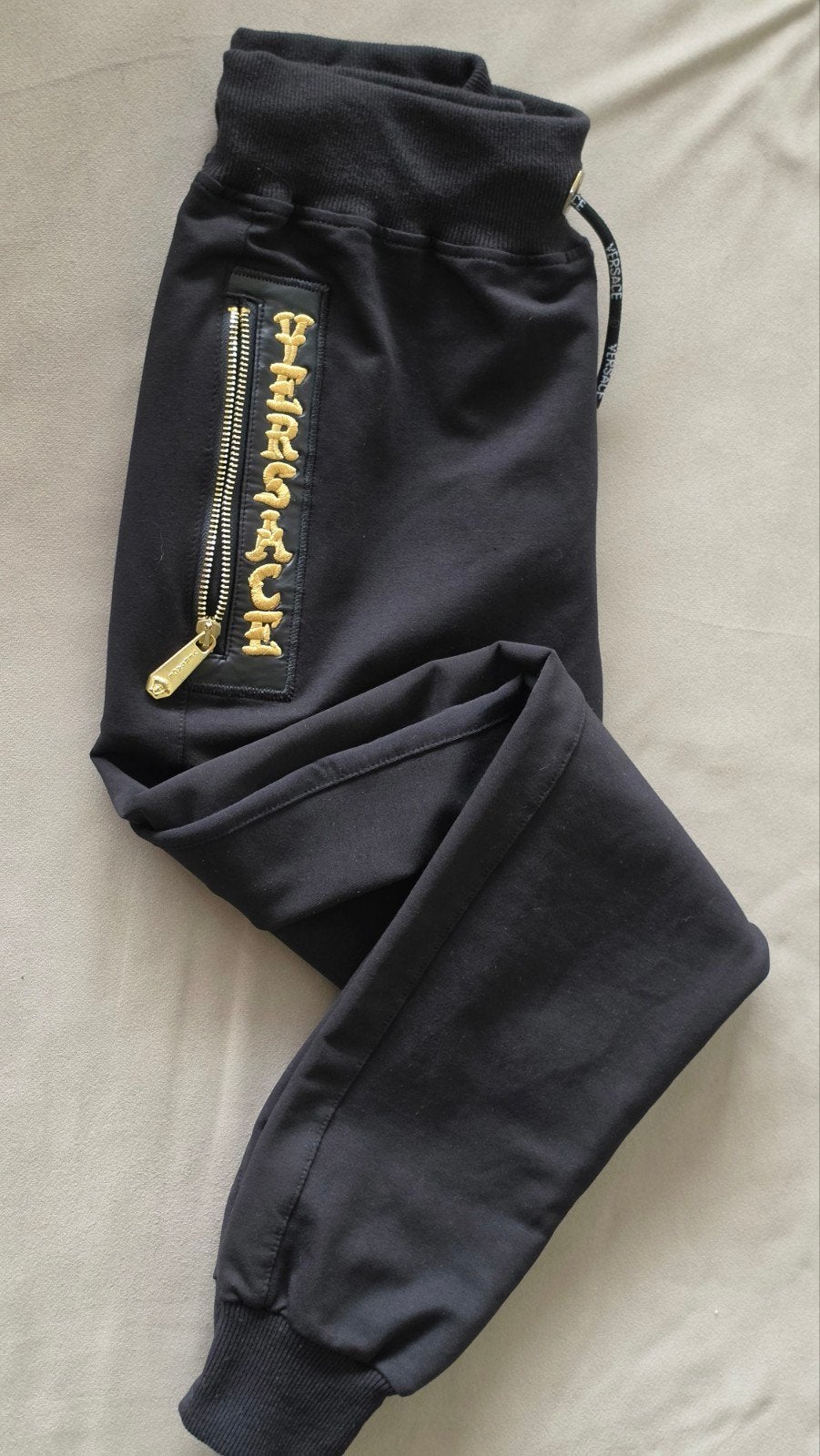 Nieuw Versace trainingspak - Zwart met goud, Maat L, Maat 52/54 (L), Zwart, Nieuw, Ophalen of Verzenden