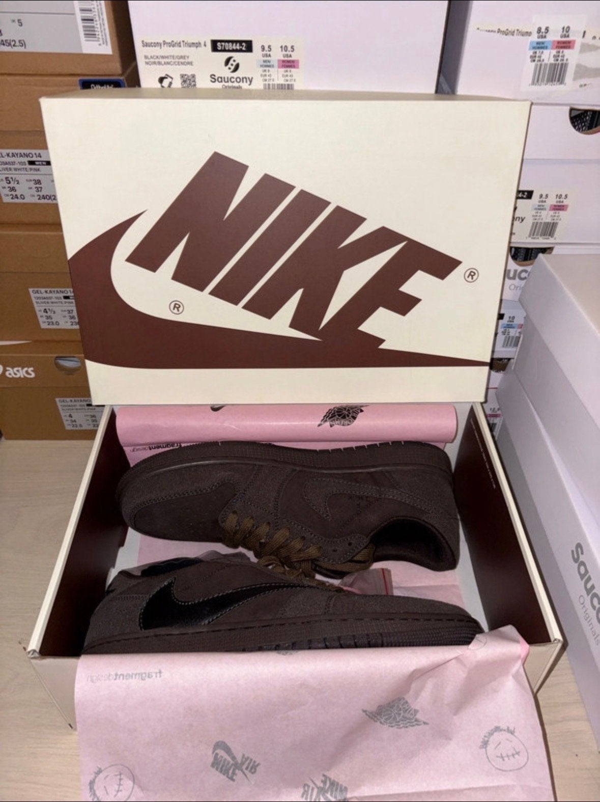 Jordan X Travis Scott Nike Unisex Schoenen - Maten 36-45, Ophalen of Verzenden, Nieuw, Bruin, Sneakers of Gympen