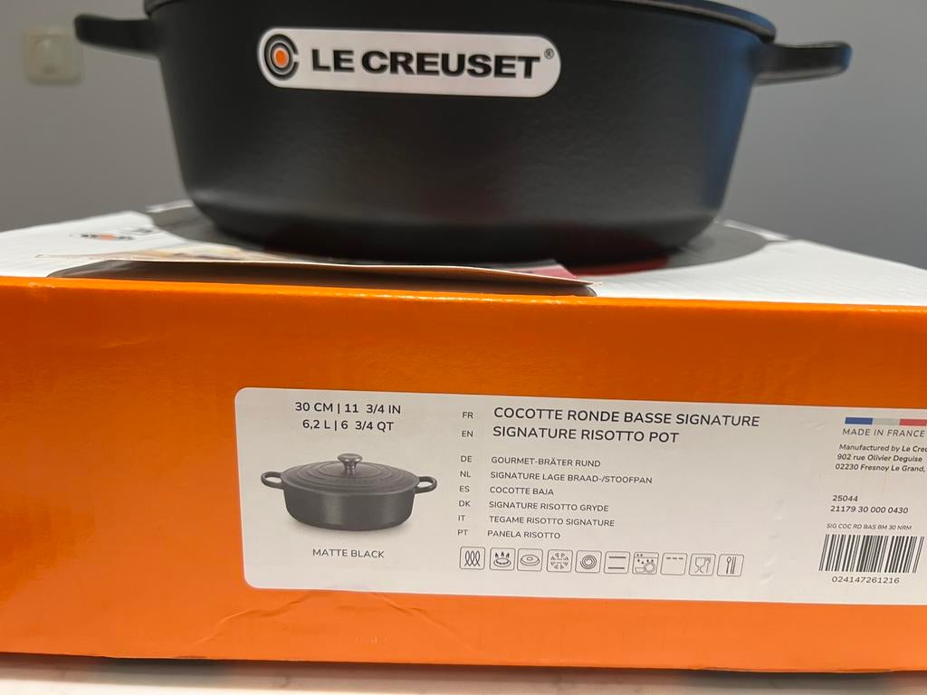Nieuwe Le Creuset Risotto Pan 30 cm in het stoere mat zwart, Le creuset, Gietijzer, Nieuw, Ophalen of Verzenden