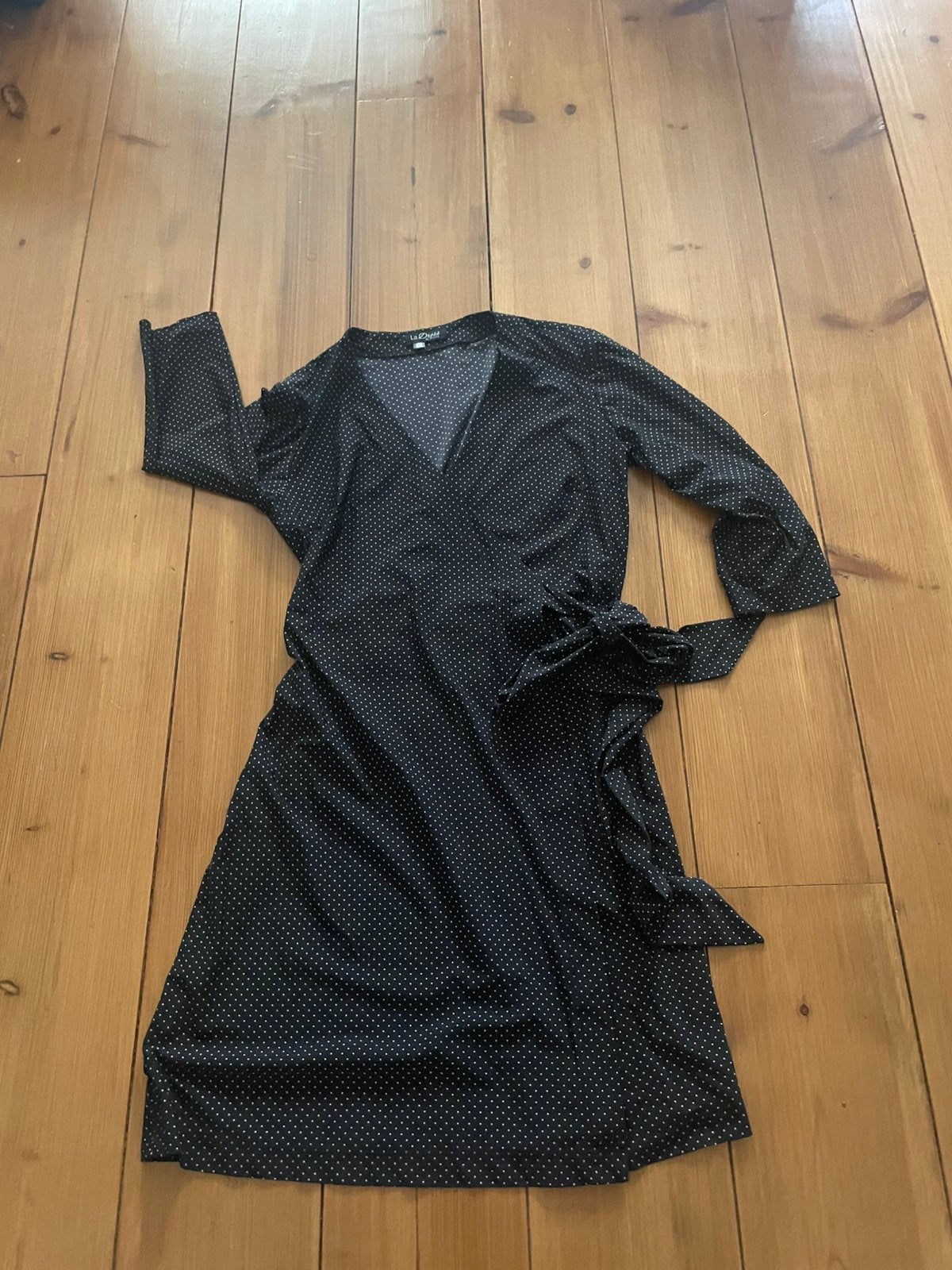 Mooie zwartwitte travelstof wikkeljurk La Dress, L/Xl/XXL, Verzenden, Zwart, Maat 42/44 (L), Zo goed als nieuw