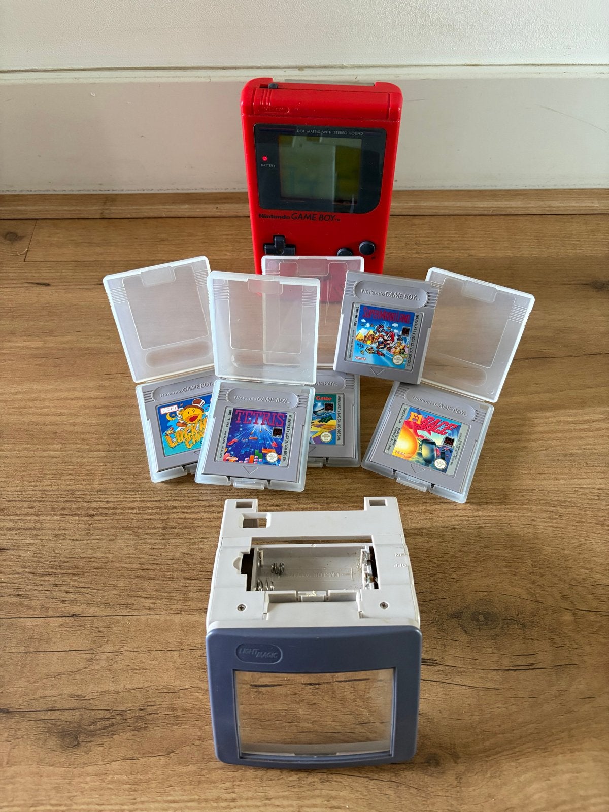 Game Boy Classic (rood) met 5 games en Light Magic, Spelcomputers en Games, Spelcomputers | Nintendo Game Boy, Ophalen of Verzenden