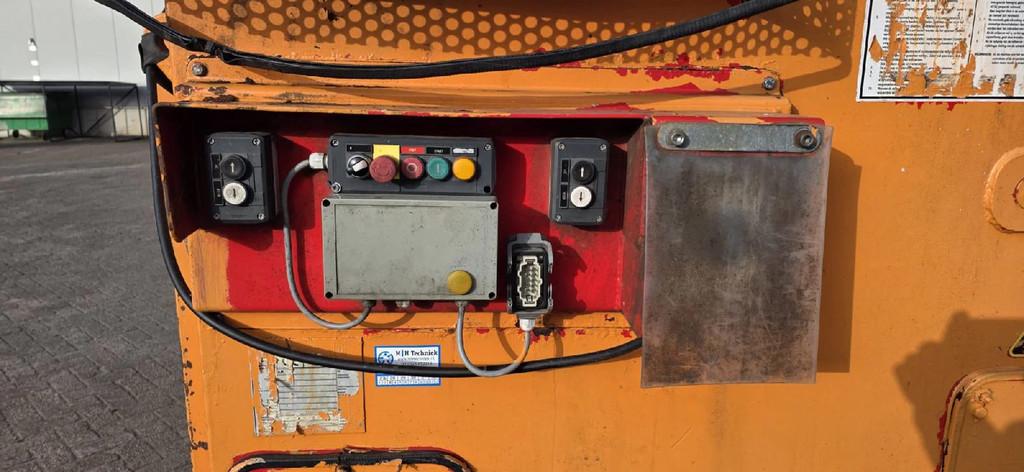 AJK VERNOOY PERSCONTAINER 9461 (bj 2015), Dave Vernooij, Dave@vernooy.nl, Kellensedwarsweg 9
4004 JC  Tiel