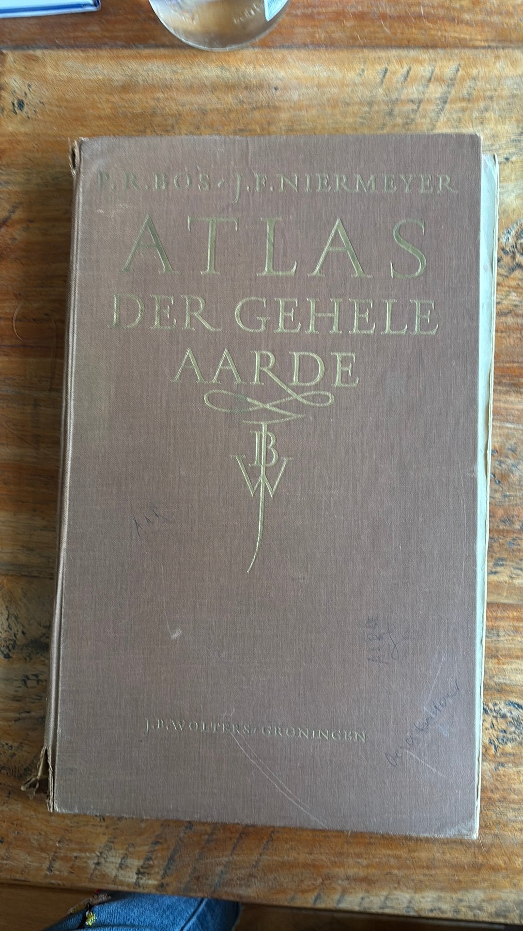 Bos-Niermeyer Schoolatlas der Gehele Aarde 1964, Boeken, Atlassen en Landkaarten, Gelezen, Bosatlas, Ophalen of Verzenden, 1800 tot 2000