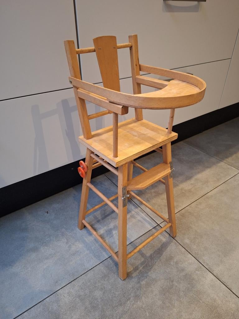 Houten poppenstoel met wieltjes, Ophalen, Gebruikt