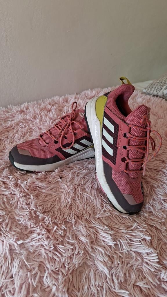 Adidas sportschoenen voor meisjes - Zo goed als nieuw, Kinderen en Baby's, Kinderkleding | Schoenen en Sokken, Adidas, Meisje