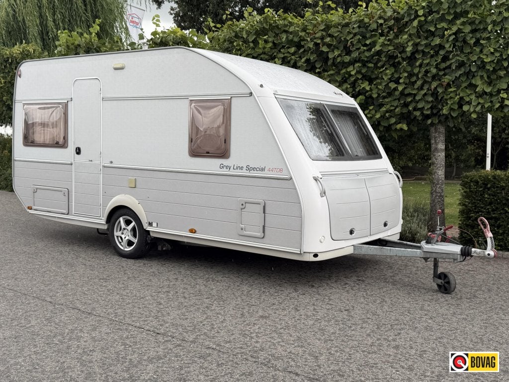 Kip Grey Line Special 44 TDB verkocht, Caravans en Kamperen, Caravans, Standaardzit, Kip, Bedrijf, Schokbreker