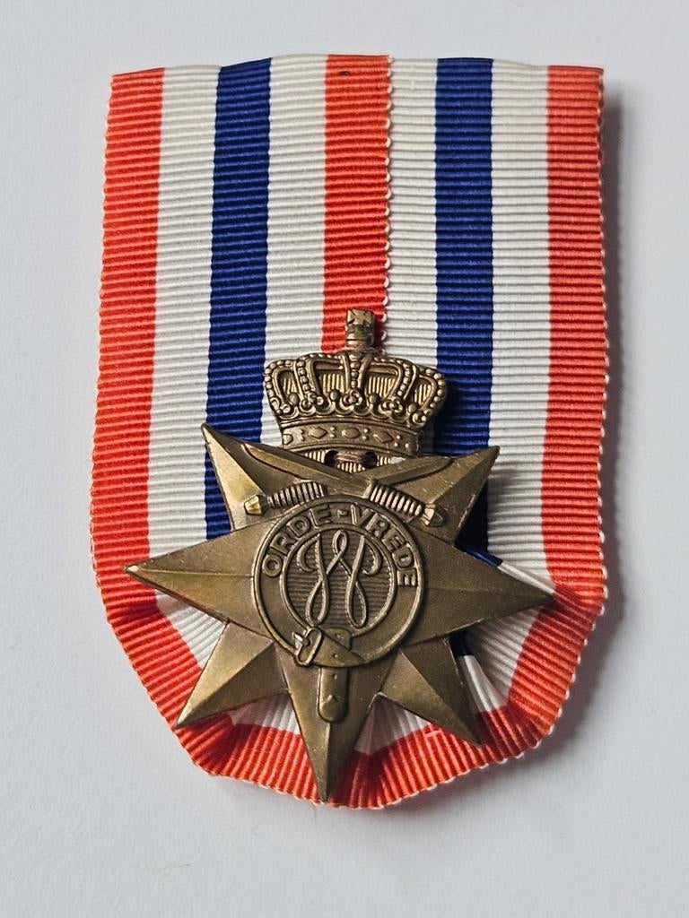 Medaille orde en vrede Nederlands Indië knil Indonesië, Verzamelen, Ophalen of Verzenden, Landmacht, Nederland, Lintje, Medaille of Wings