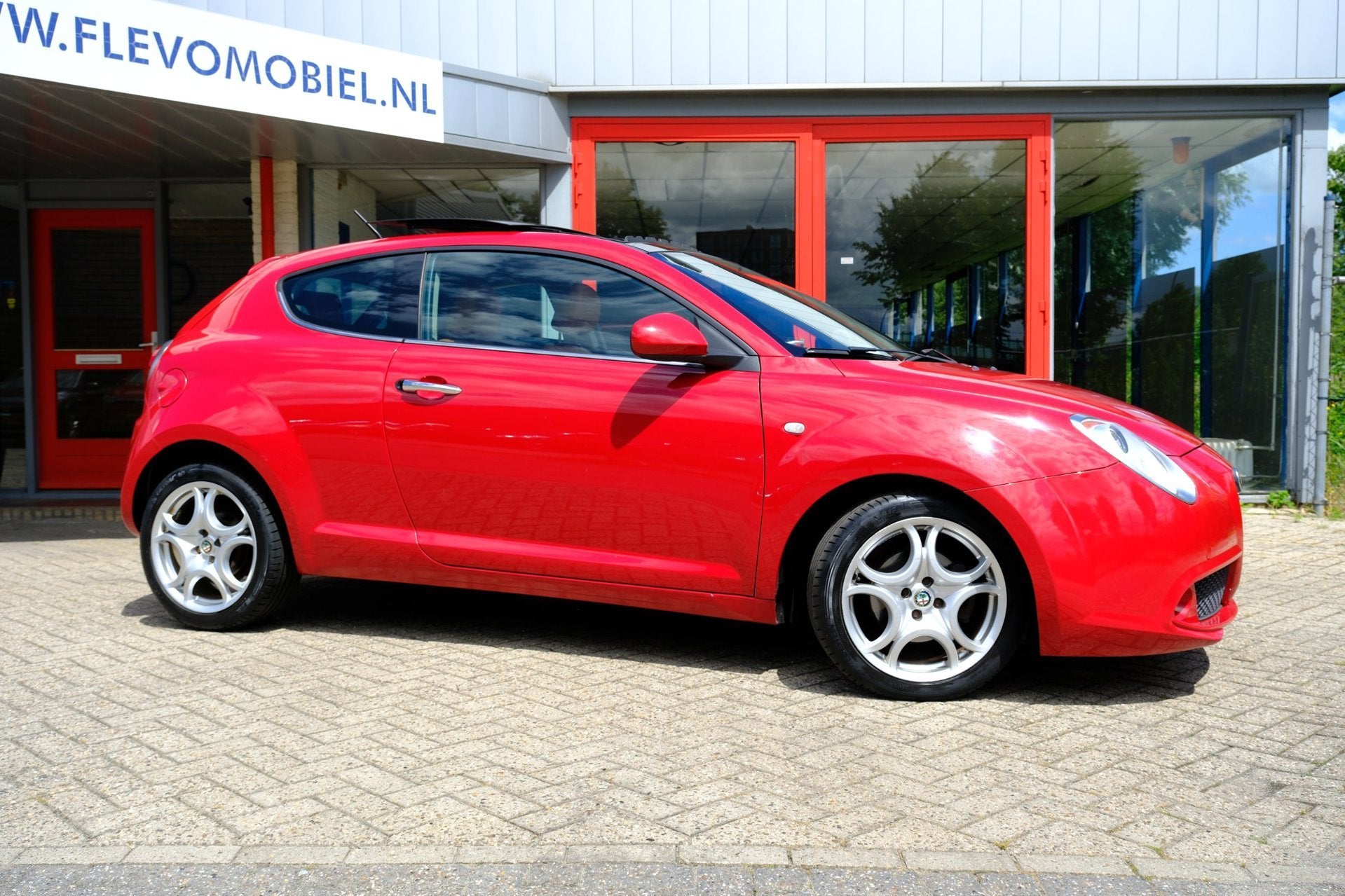 Foto 4 van Alfa Romeo MiTo 1.3 JTDm ECO Essential Pano|Leder|Clima|LMV
