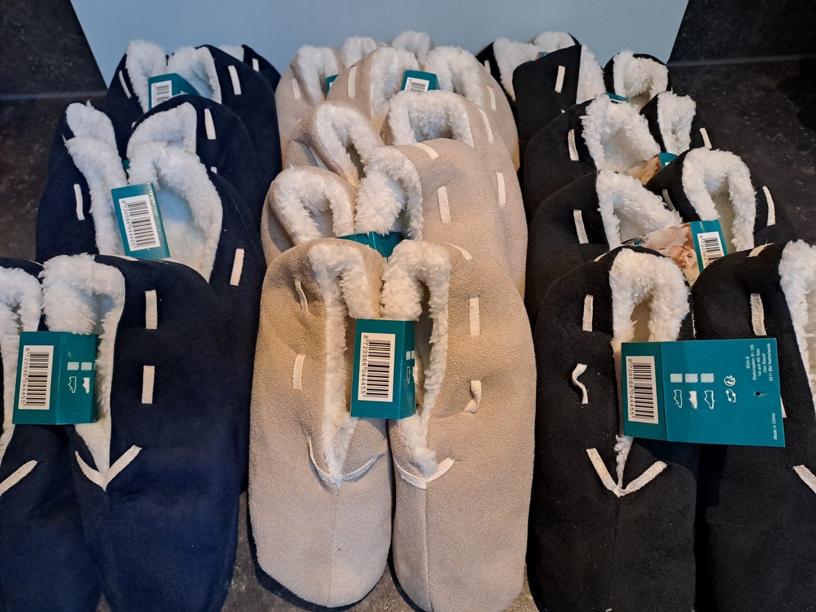Kinder slofjes 16 paar. Zwart/blauw/crème 31/32-33/34-35/36., Ophalen of Verzenden, Nieuw, Jongen of Meisje, Overige typen