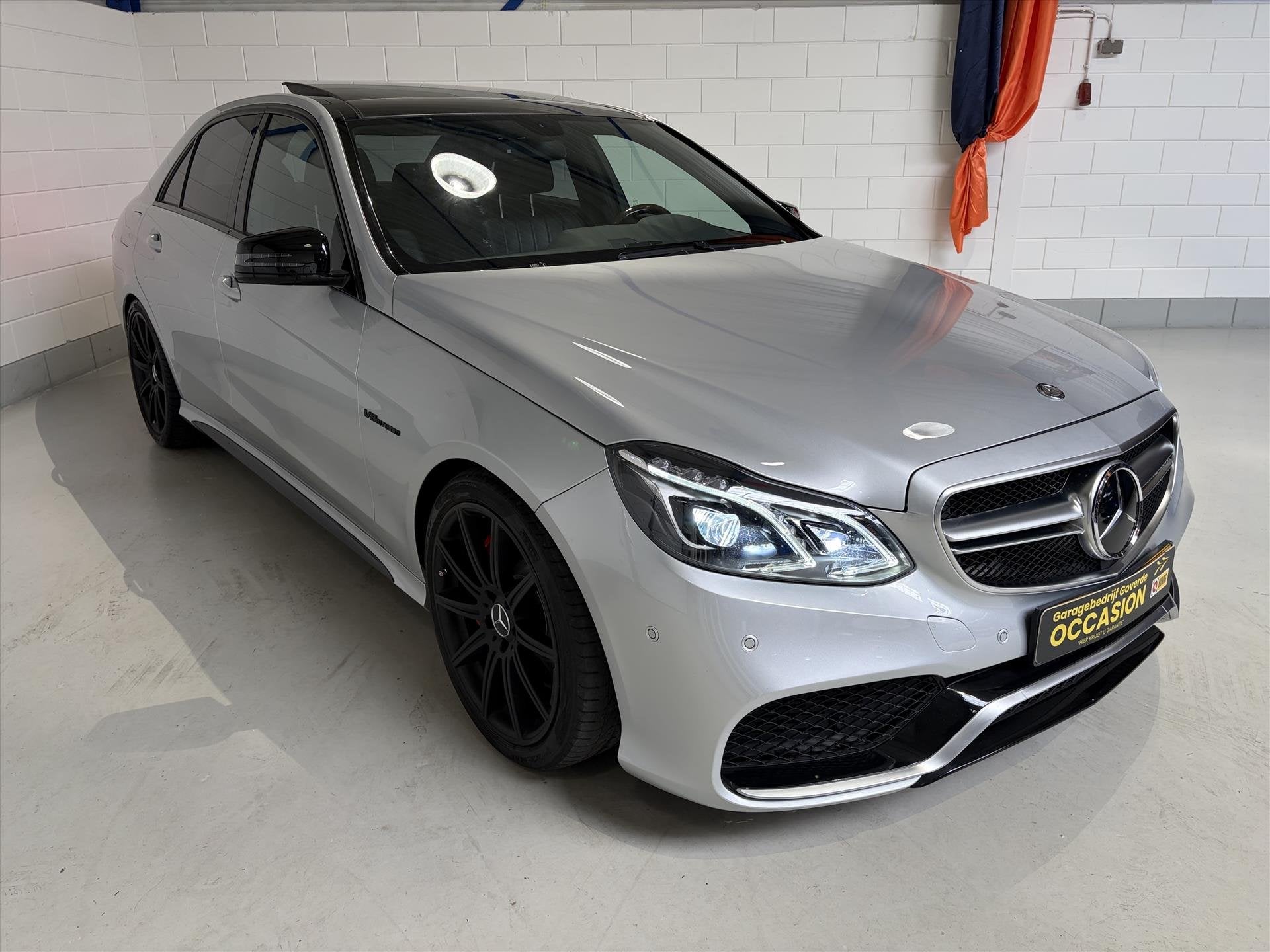 MERCEDES E-Klasse E500 AMG 408pk V8T 7G E63 uitgevoerd, Pano, Auto's, Euro 5, Achterwielaandrijving, Gebruikt, Bedrijf