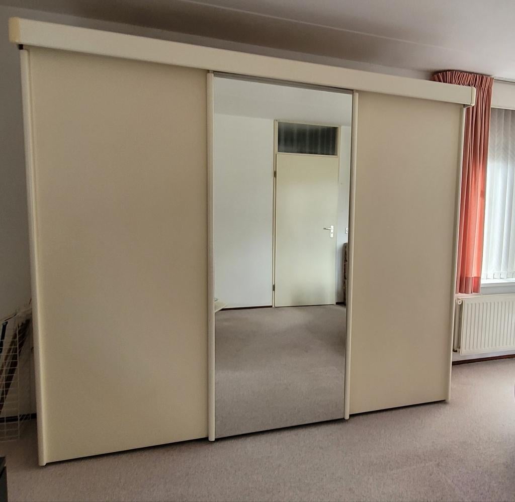 HULSTA Schuifdeurkast Off-White met Spiegel, Gebruikt, 200 cm of meer, 200 cm of meer, 50 tot 75 cm
