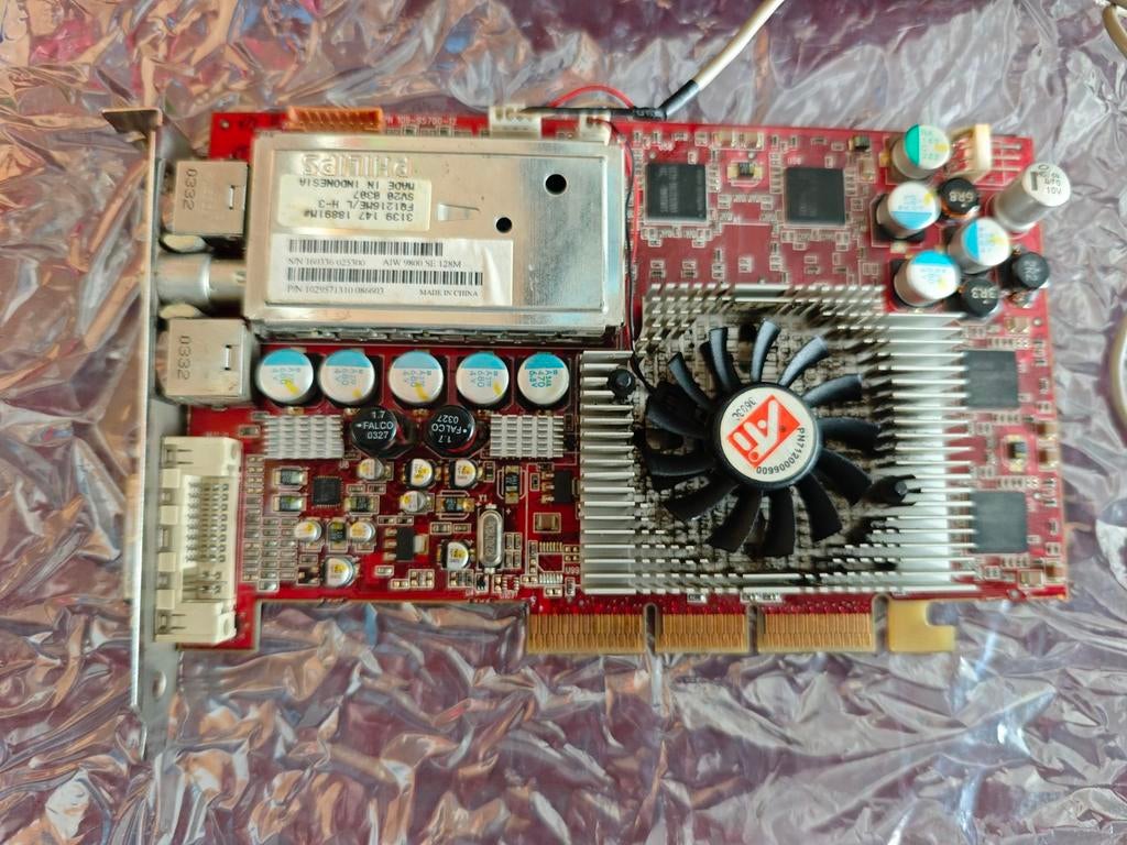 ATI Radeon Grafische Kaart met TV Tuner (Gebruikt), Computers en Software, Videokaarten, Gebruikt, AMD, PCI, Overige soorten, Tv-Out