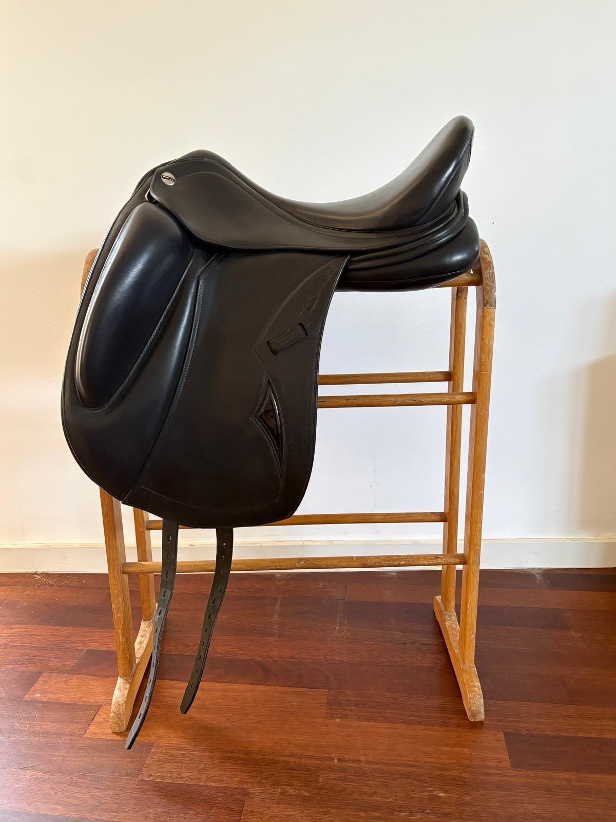 ERREPLUS Impulse dressuurzadel 17 inch / boom 33, Dieren en Toebehoren, Paarden en Pony's | Zadels, Ophalen, Zo goed als nieuw