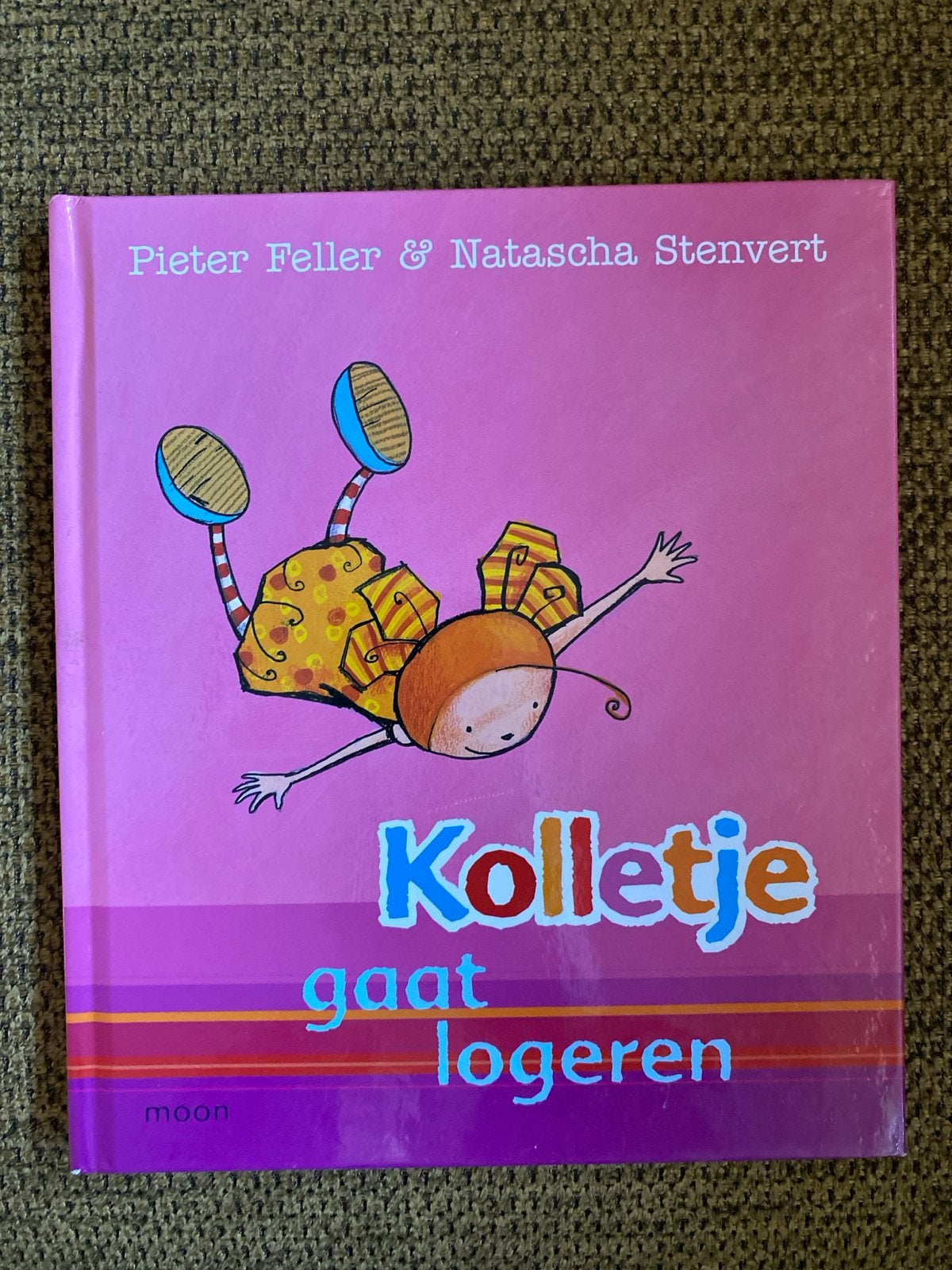 Kolletje gaat logeren - Pieter Feller & Natascha Stenvert, Boeken, Ophalen of Verzenden, Zo goed als nieuw, Fictie algemeen