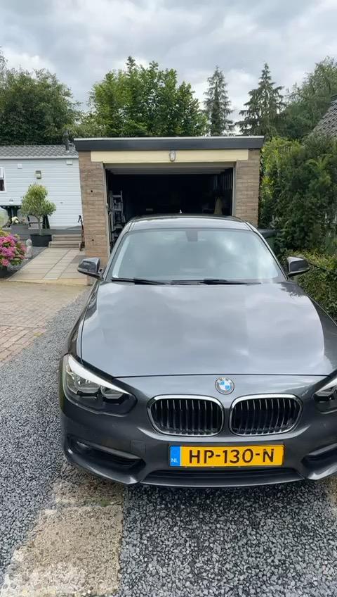 BMW 1-Serie 1.5 118I 5DR AUT 2015 Grijs, Auto's, 1295 kg, Origineel Nederlands, 650 kg, Particulier