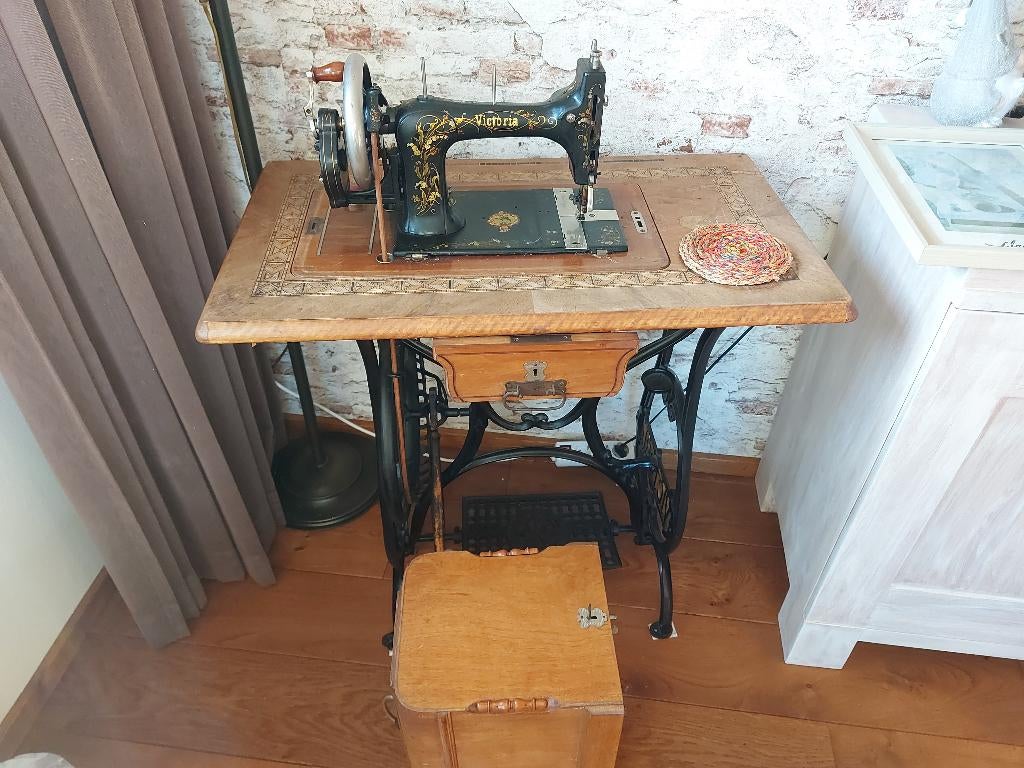 Naaimachine Victoria (compleet), Ophalen