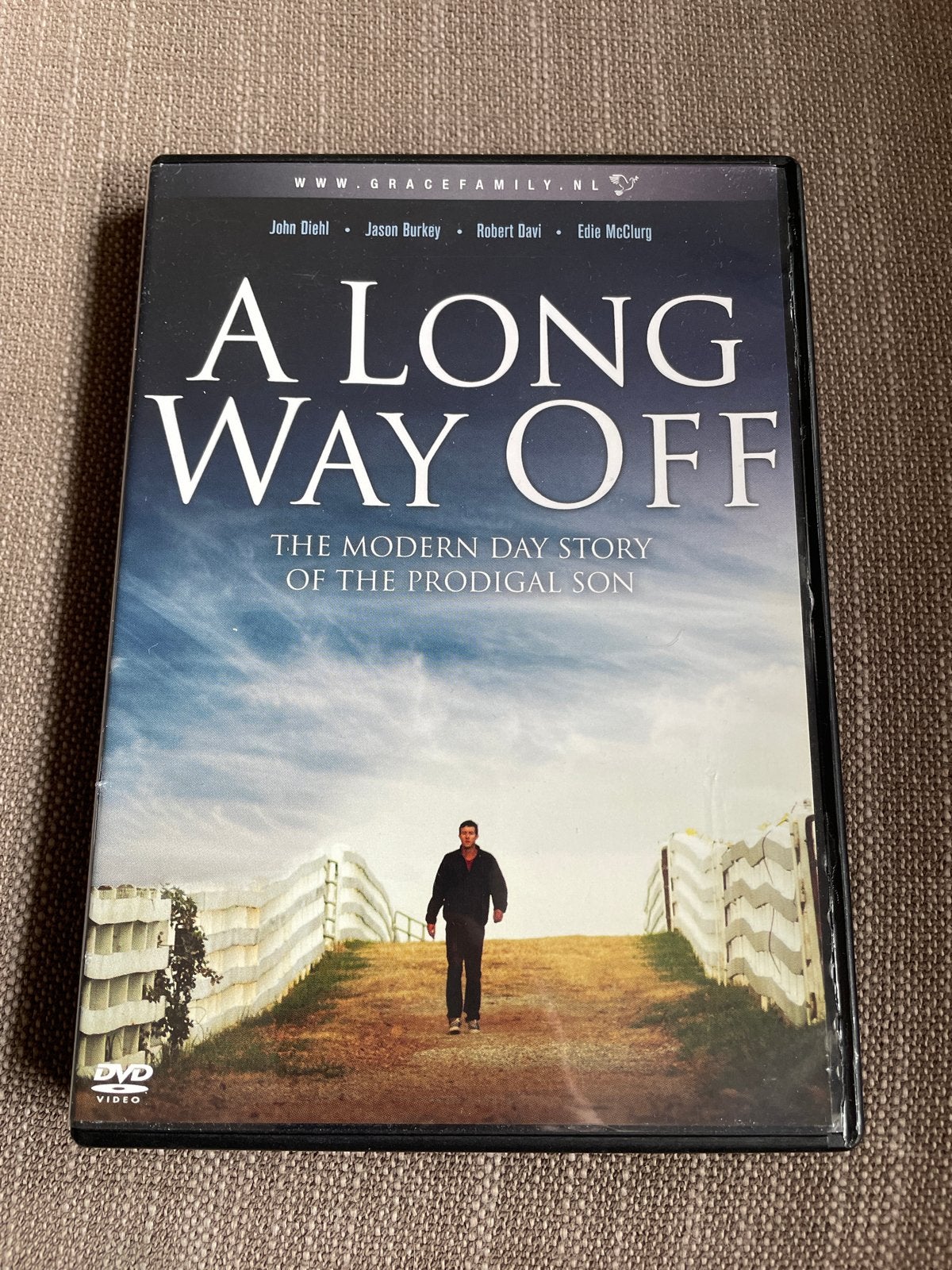 A Long Way Off dvd - Modern verhaal Verloren Zoon, Vanaf 9 jaar, Ophalen of Verzenden, Zo goed als nieuw, Drama