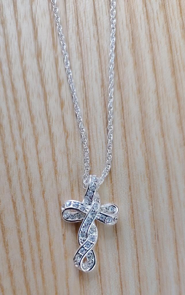 Ketting met kruisje zilverkleurig nieuw, Sieraden, Tassen en Uiterlijk, Kettingen, Nieuw, Ophalen of Verzenden, Zilver, Overige materialen