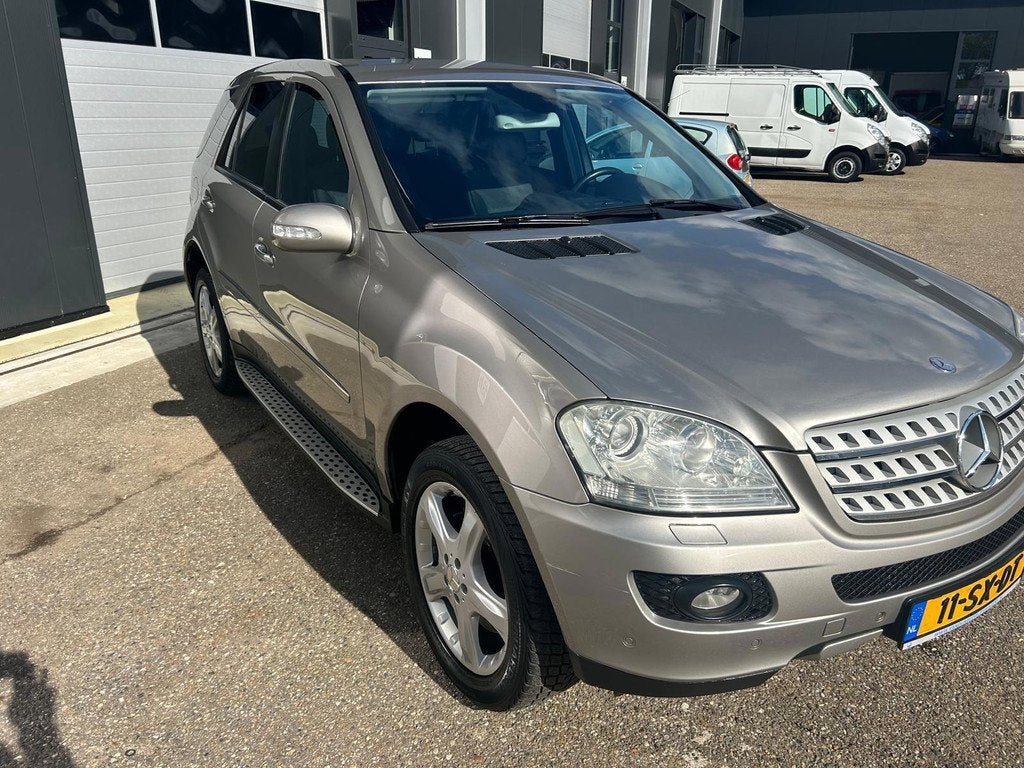 Mercedes-Benz M-klasse 500 v8 yougtimer306pk, Auto's, Automaat, Gebruikt, Leder en Stof, Origineel Nederlands