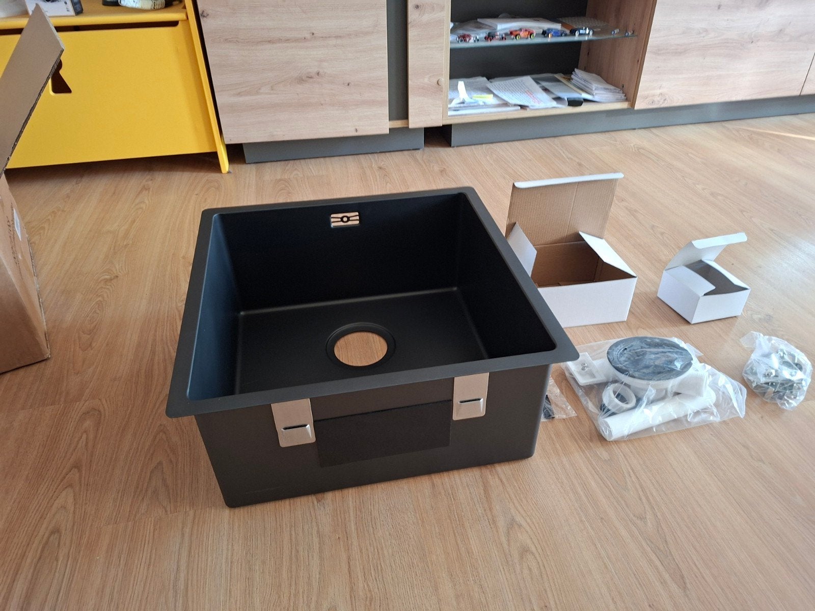 Zwarte spoelbak met afvoerplug en sifon. Merk Lanesto, Verzenden, Nieuw, Wastafel