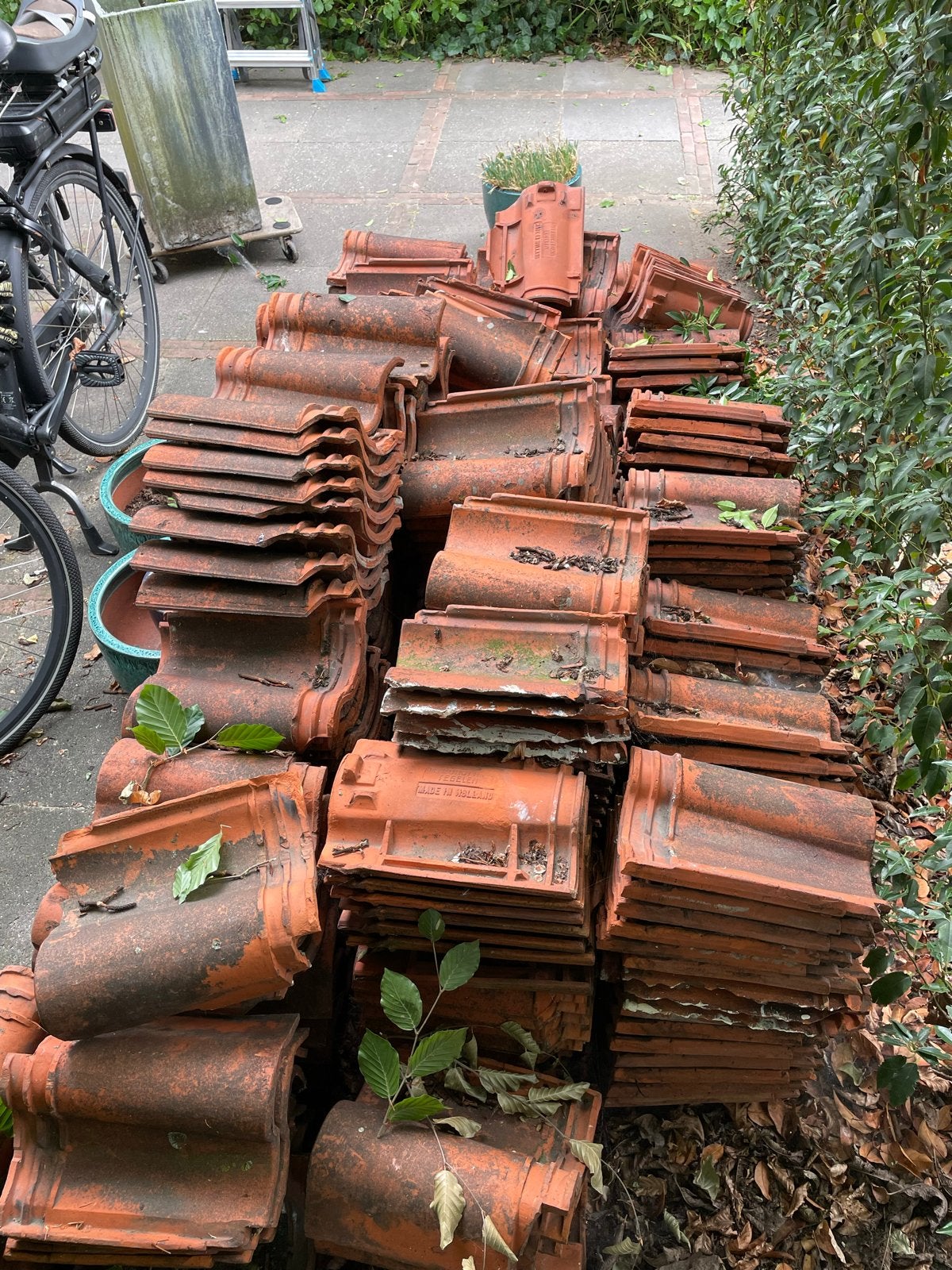 Gratis af te halen: Gebruikte dakpannen, Ophalen, Gebruikt, Steen of Klei, 15 m² of meer