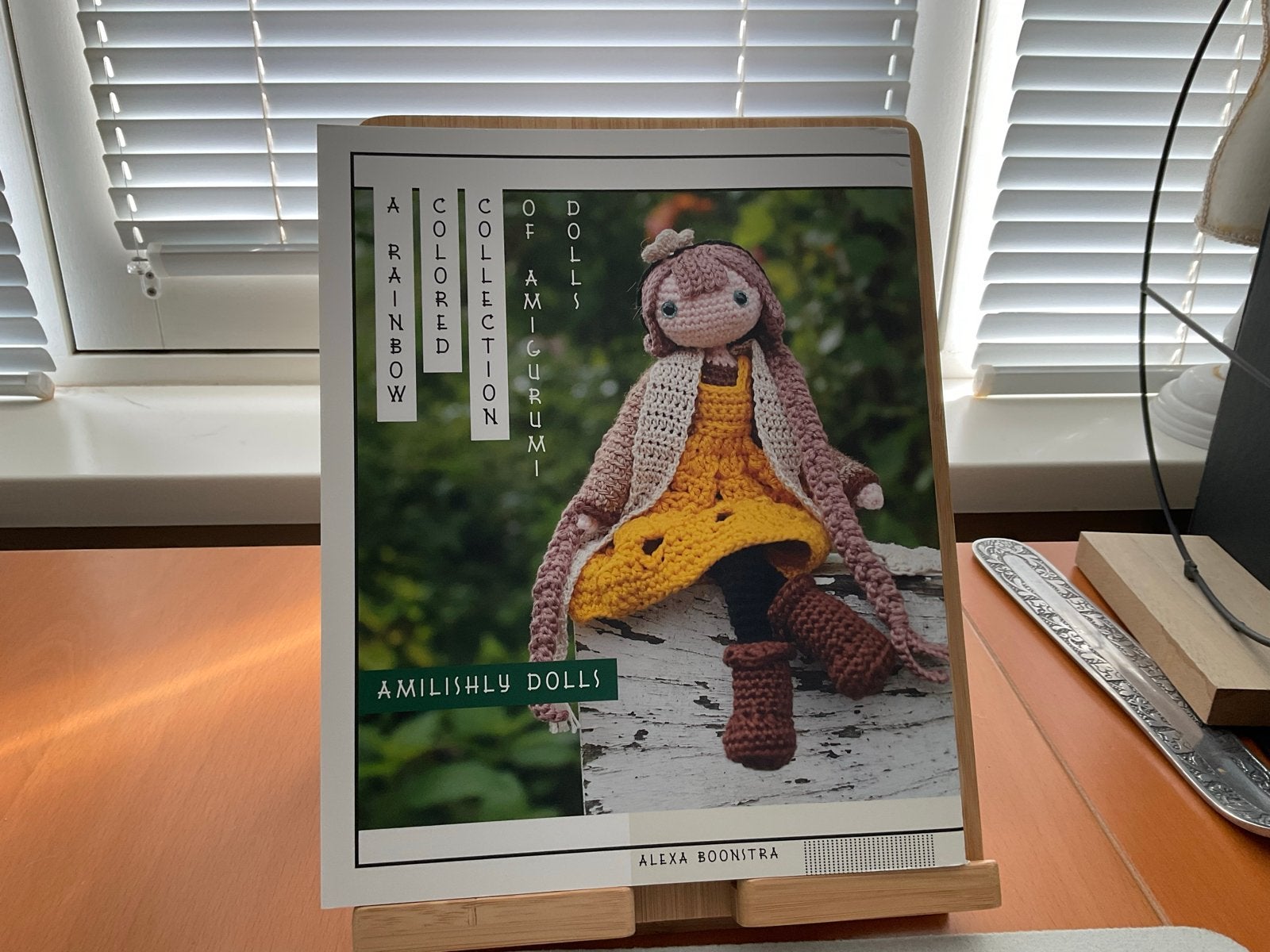 Amigurumi poppen haakboek - A Colored Collection, Ophalen of Verzenden, Zo goed als nieuw