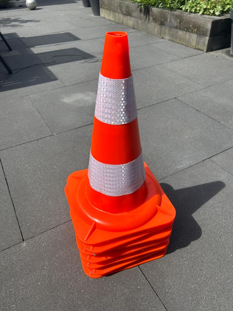 7x Pylonen Zo Goed Als Nieuw - Oranje Verkeerskegels, Doe-het-zelf en Verbouw, Pvc, Overige typen, Ophalen of Verzenden, Zo goed als nieuw