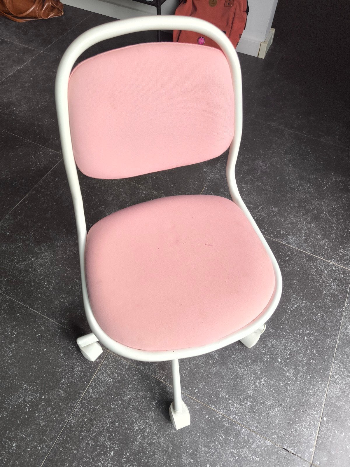 Foto 6 van Gratis kinder bureaustoel van ikea