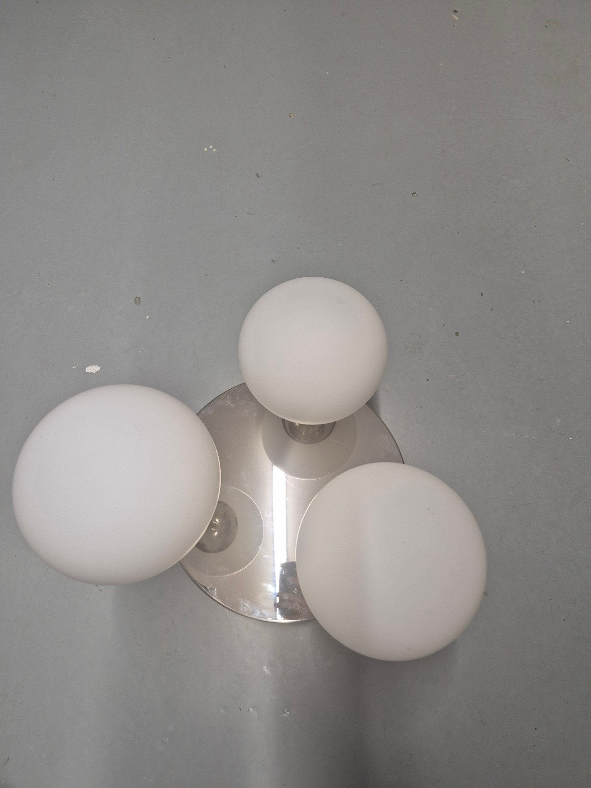 Moderne Plafondlamp met 3 Witte Bollen - 40x40 cm, Ophalen, Gebruikt, Modern, Wit
