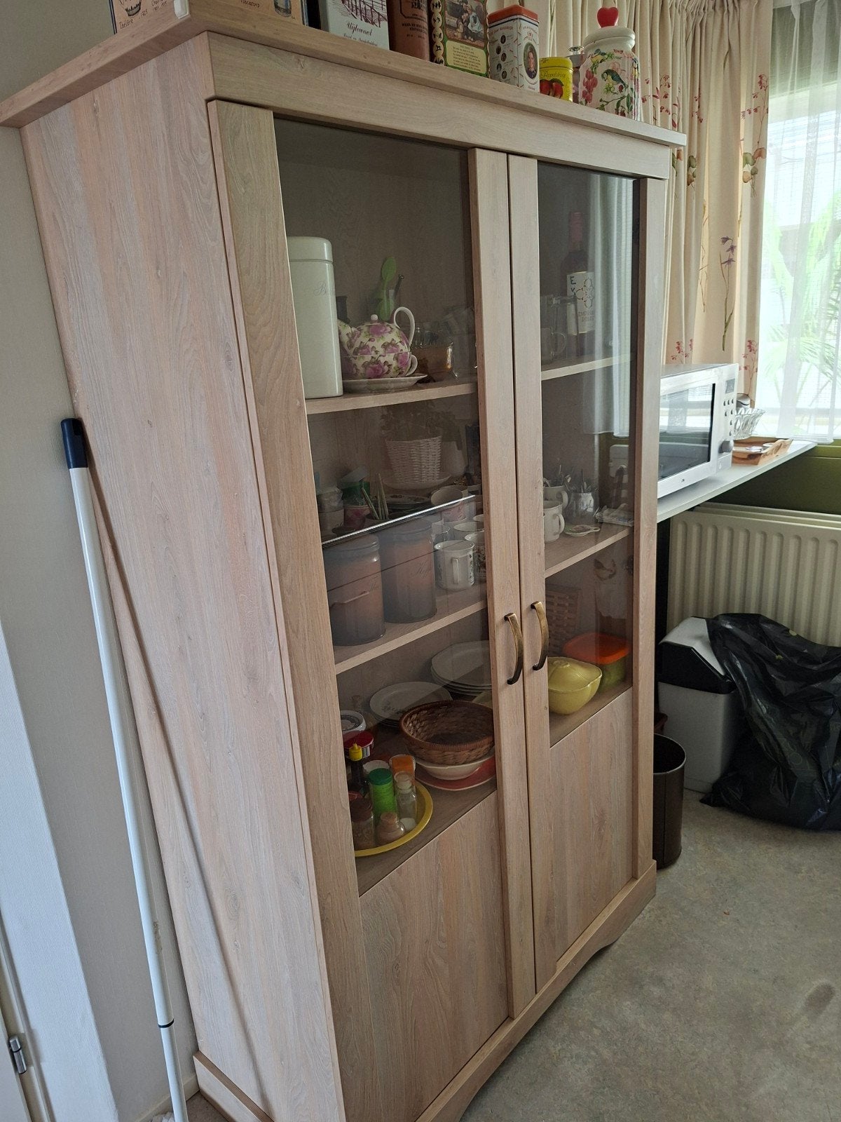 Ikea Keukenkast met Glazen Deuren - Zo goed als nieuw, Huis en Inrichting, Kasten | Dressoirs, Ophalen, Met deur(en), Modern, functioneel