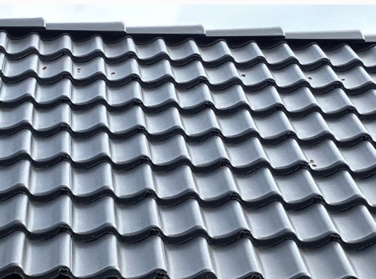 108 stuks Monier sneldek dakpannen zijdemat zwart, Doe-het-zelf en Verbouw, Ophalen, Steen of Klei, Zwart, Nieuw