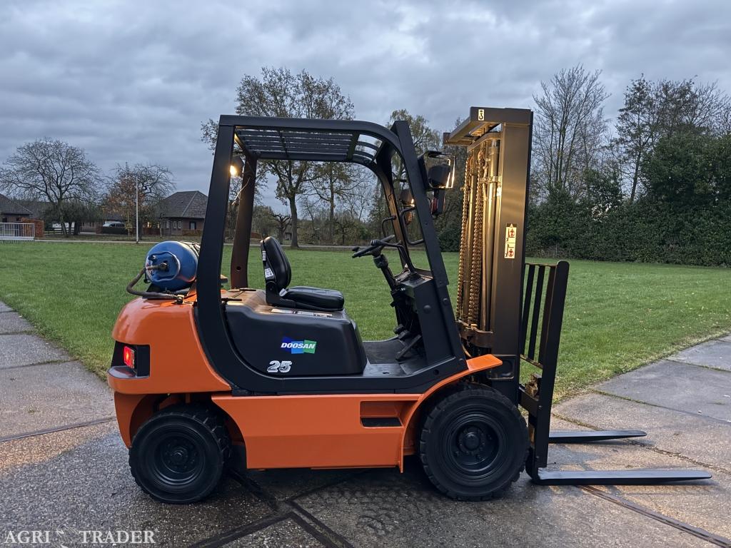 Doosan 2,5 tonner LPG heftruck automaat verlichting, LPG, Info@vanbeurdenheftrucks.nl, Doosan, Heftruck