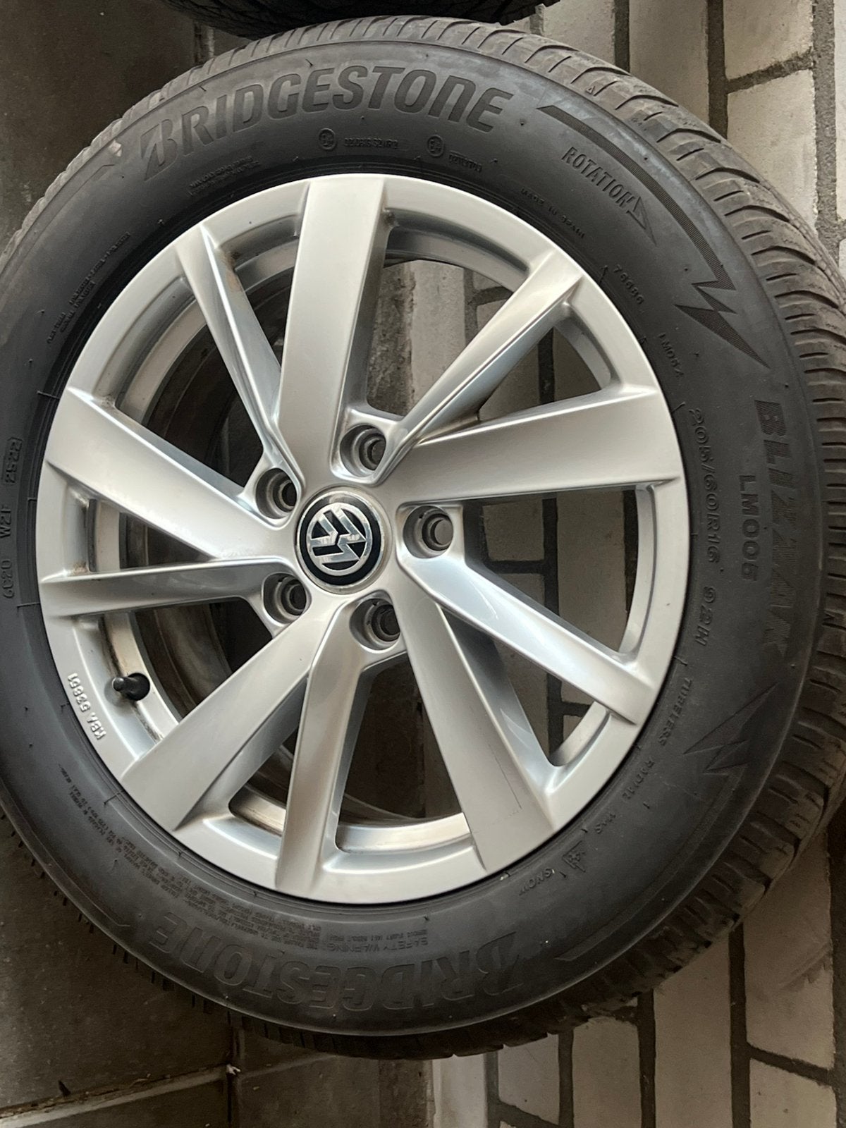 Tekoop origineel 16inch vw velgen met winterbanden, Auto-onderdelen, Banden en Velgen, Velg(en), 16 inch, 205 mm, Winterbanden