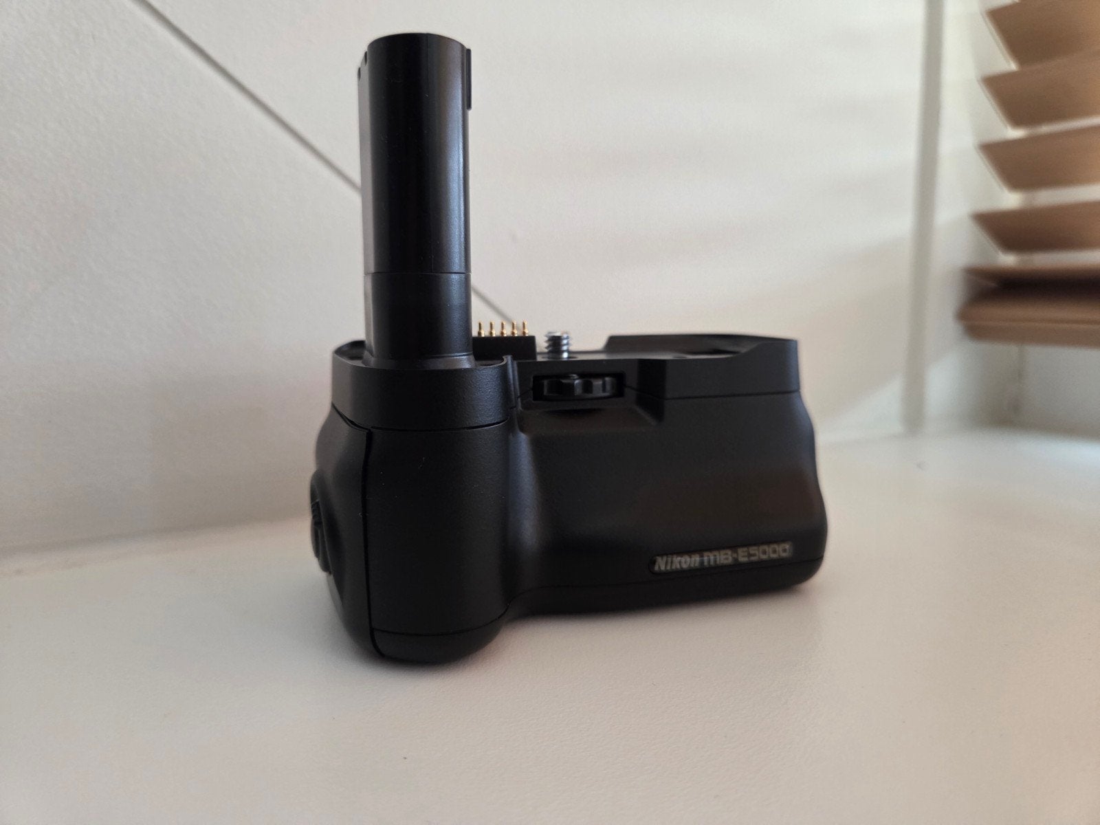 Nikon MB-E5000 Batterijgrip in nette staat, Ophalen of Verzenden, Zo goed als nieuw
