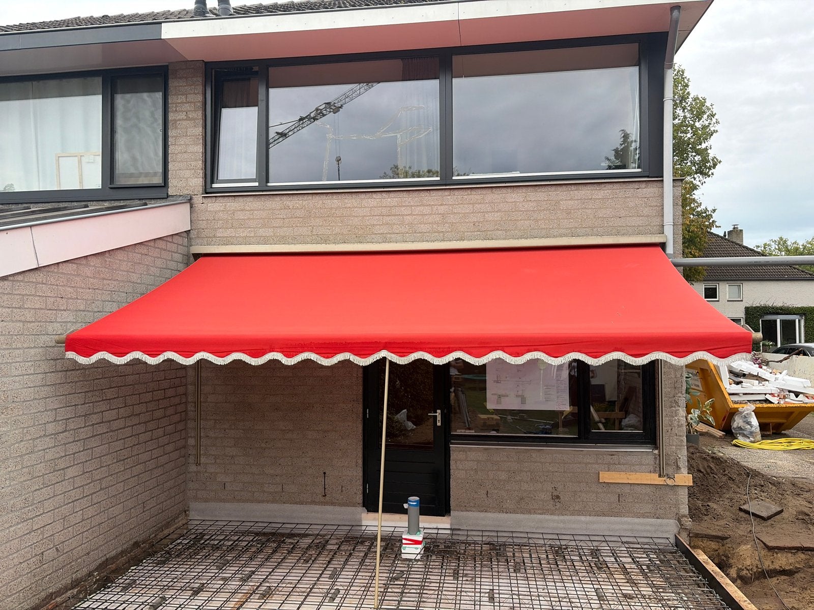 Gratis! Retro rood knikarmscherm - 490cm breed