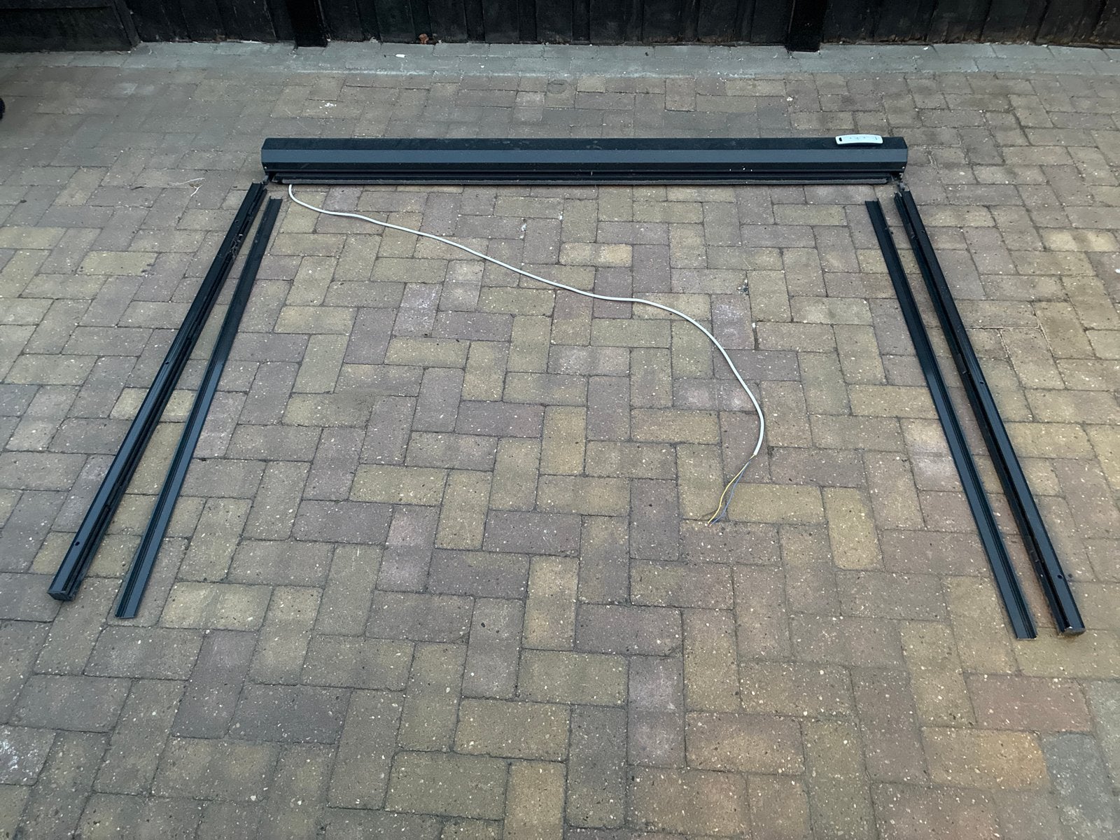 Zwart zonnescherm met elektrische bediening, Ophalen, Gebruikt, Overige kleuren, 200 cm of meer