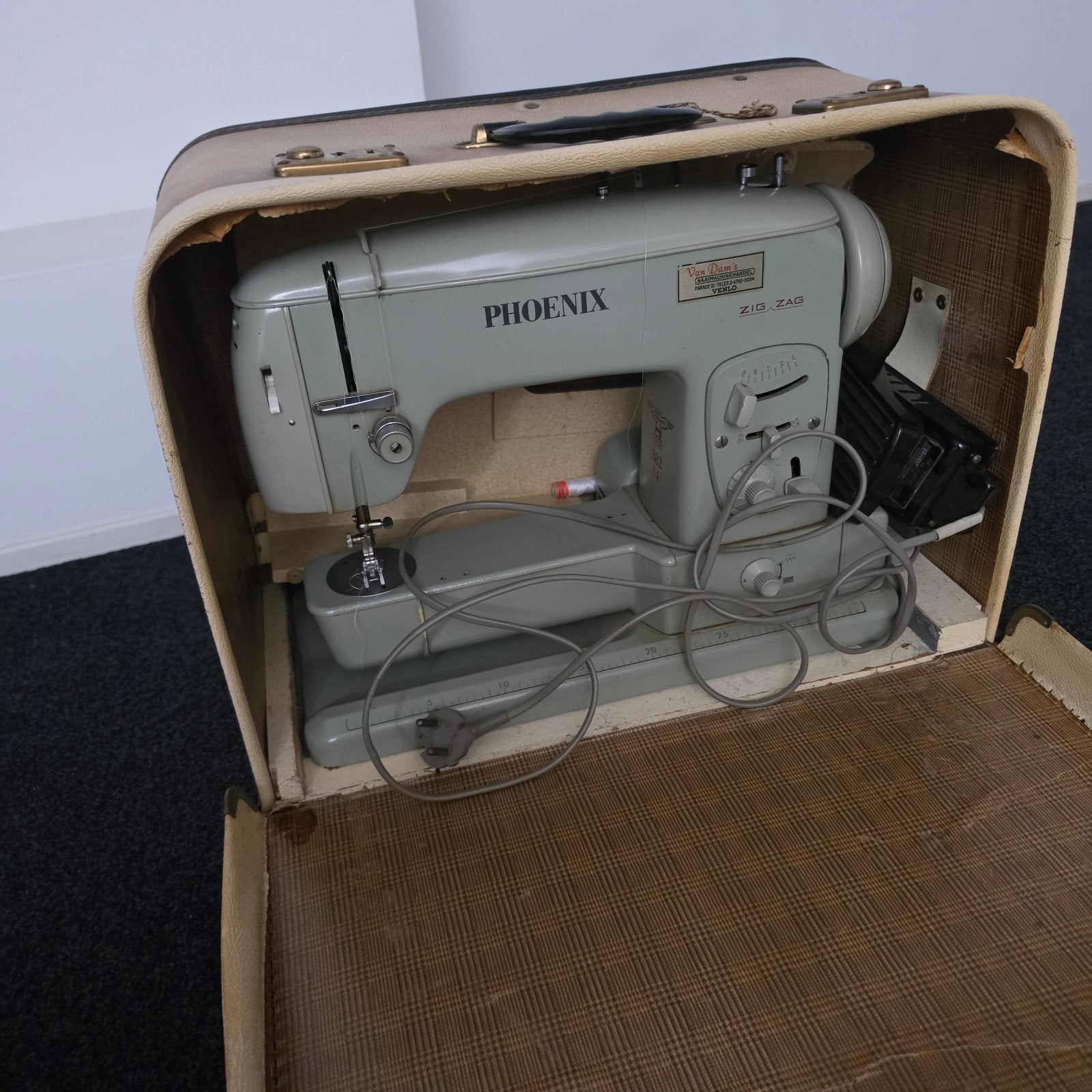 Phoenix Zig Zag Naaimachine in Koffer - Vintage Model, Hobby en Vrije tijd, Naaimachines en Toebehoren, Ophalen, Gebruikt, Naaimachine