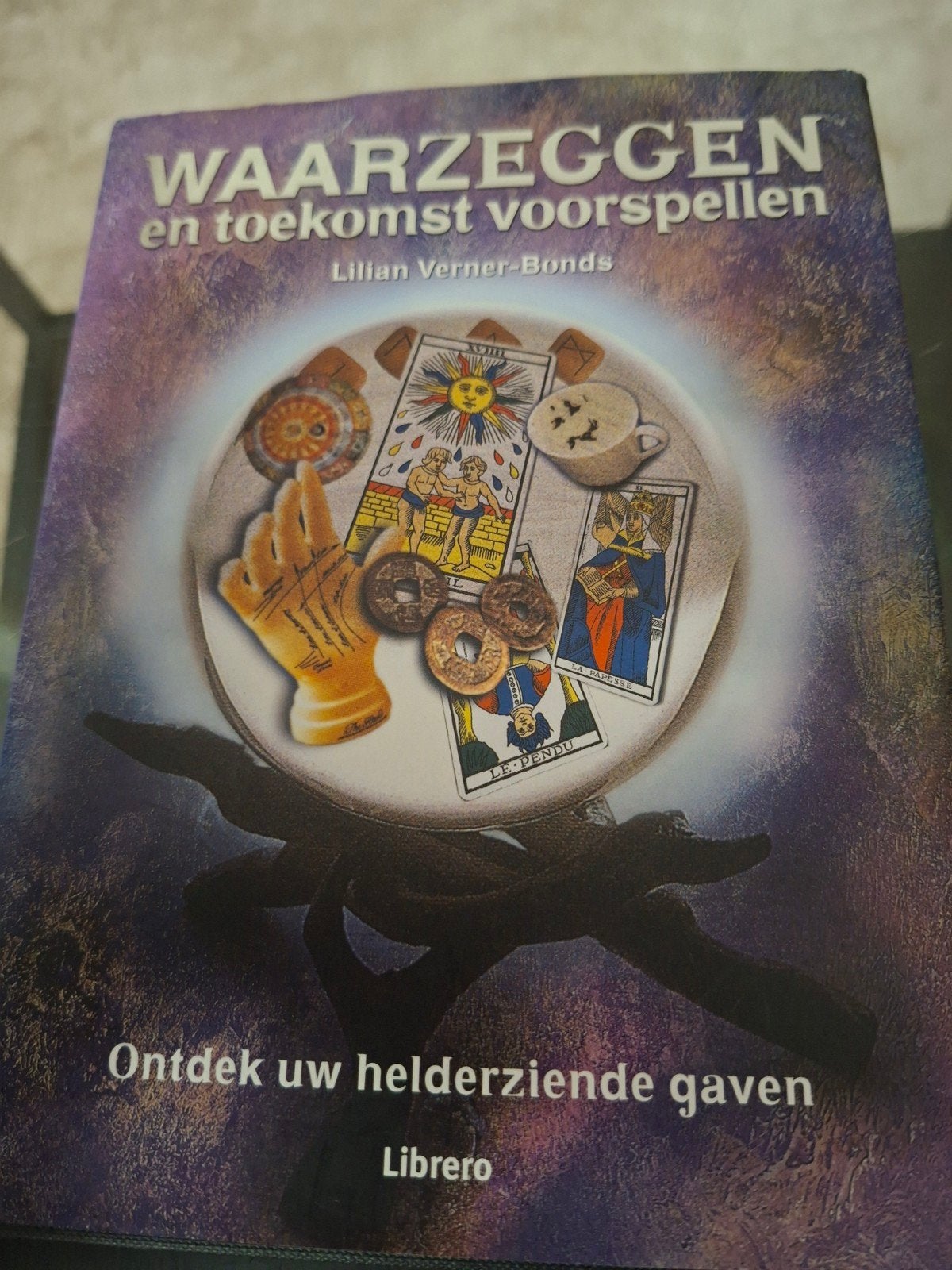 Waarzeggen en Toekomst Voorspellen - Lilian Verner-Bonds, Ophalen of Verzenden