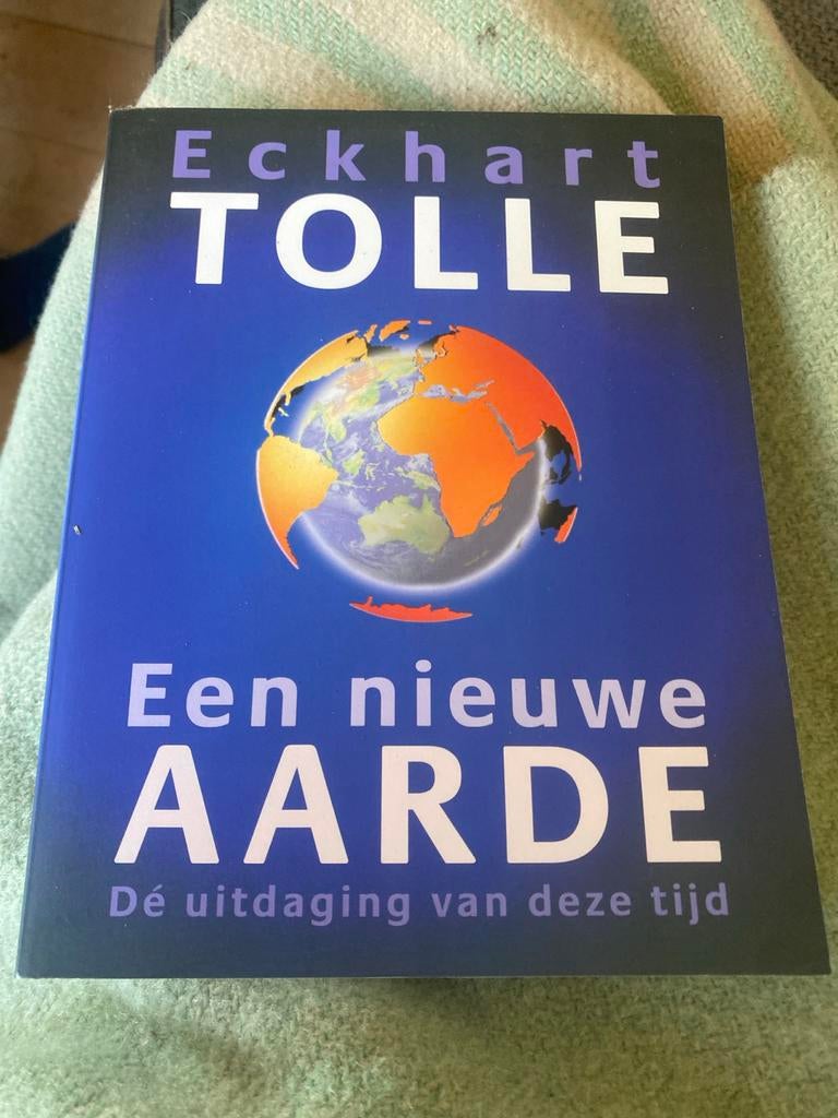 Een nieuwe aarde - Eckhart Tolle, Ophalen of Verzenden, Zo goed als nieuw, Spiritualiteit algemeen, Achtergrond en Informatie