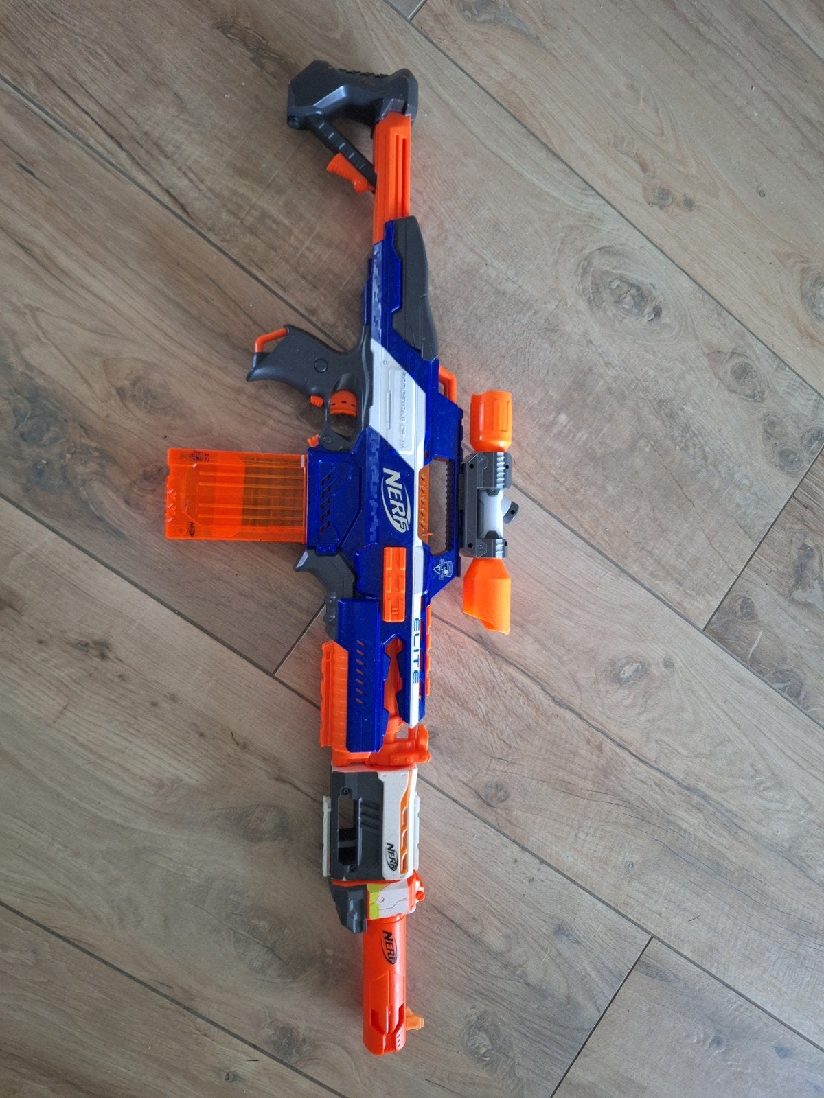 Nerf Elite 2.0 Blaster met magazijn en accessoires, Ophalen of Verzenden, Gebruikt, Jongen of Meisje