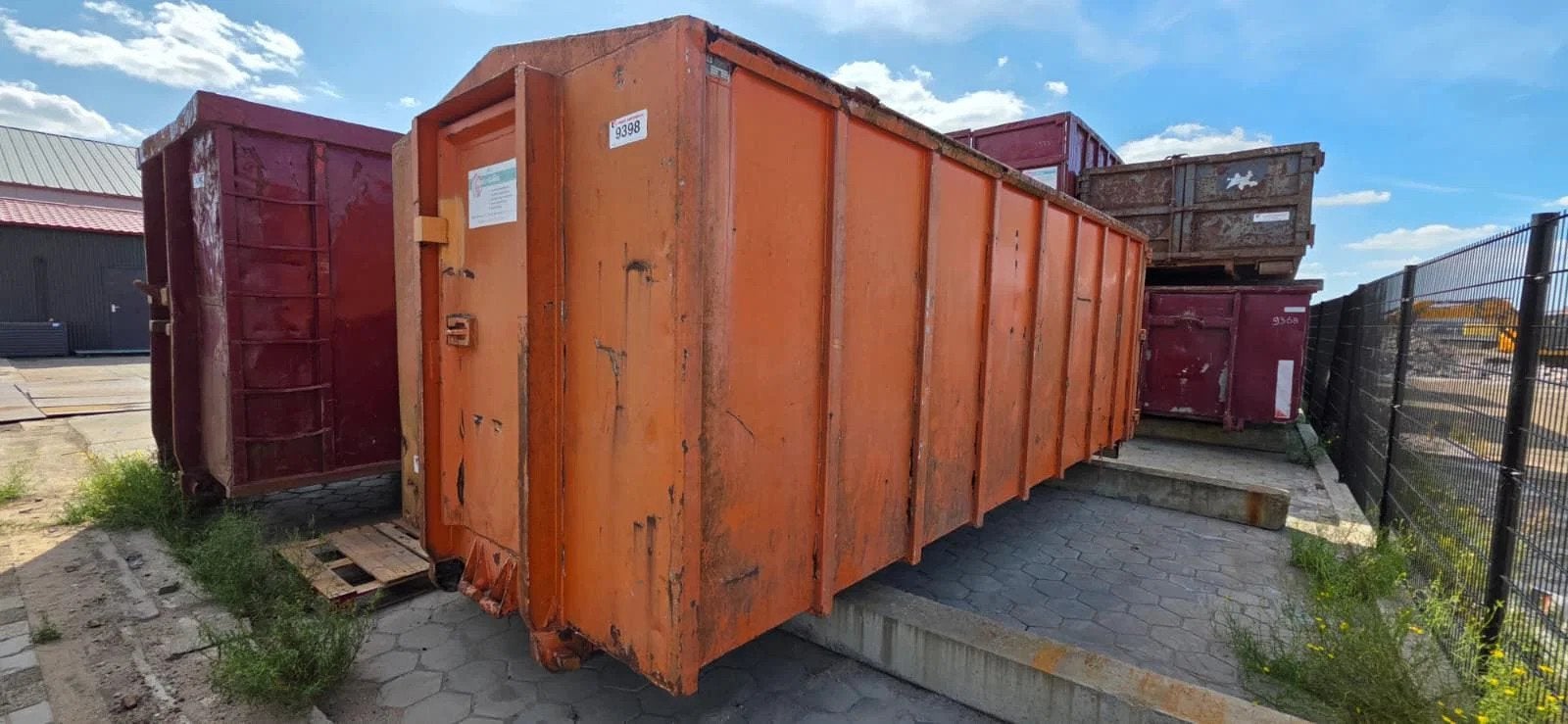 VERNOOY MAGAZIJN CONTAINER 9398, Dave Vernooij, Info@vernooy.nl, Kellensedwarsweg 9
4004JC  Tiel, NL